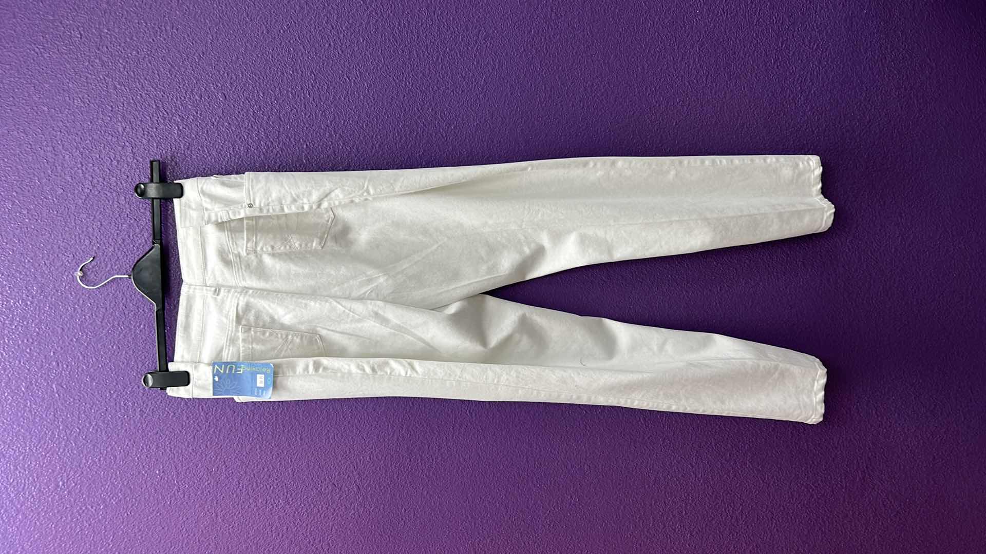 Photo 2 of NWT WOMEN'S SIZE 16 WHITE JEANS  $69.95