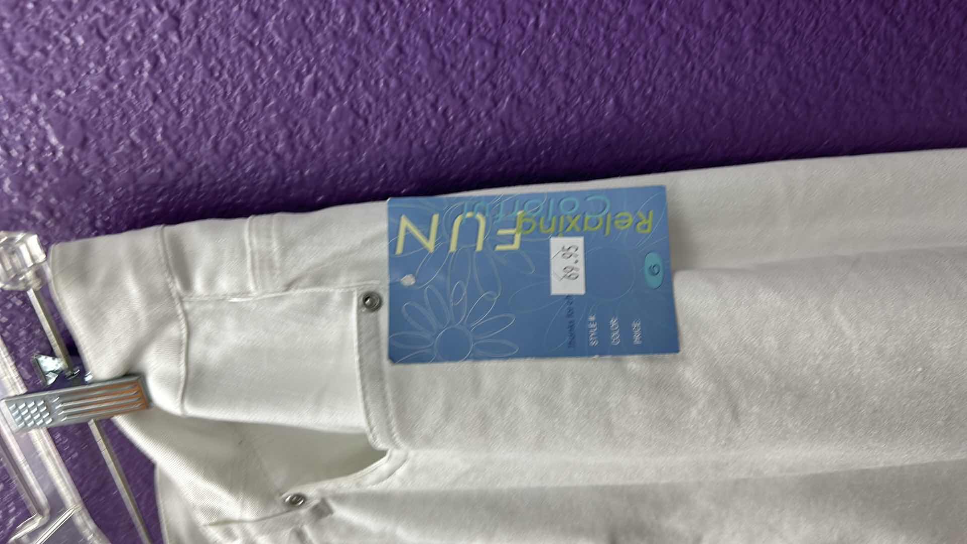 Photo 2 of NWT WOMEN'S SIZE 6 -  WHITE JEANS $69.95