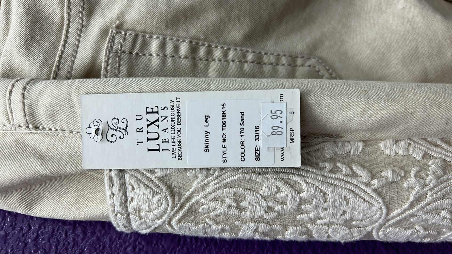 Photo 5 of NWT WOMEN'S SIZE 33/16 - TRU LUXE  IVORY JEANS EMBROIDERED  $89.95