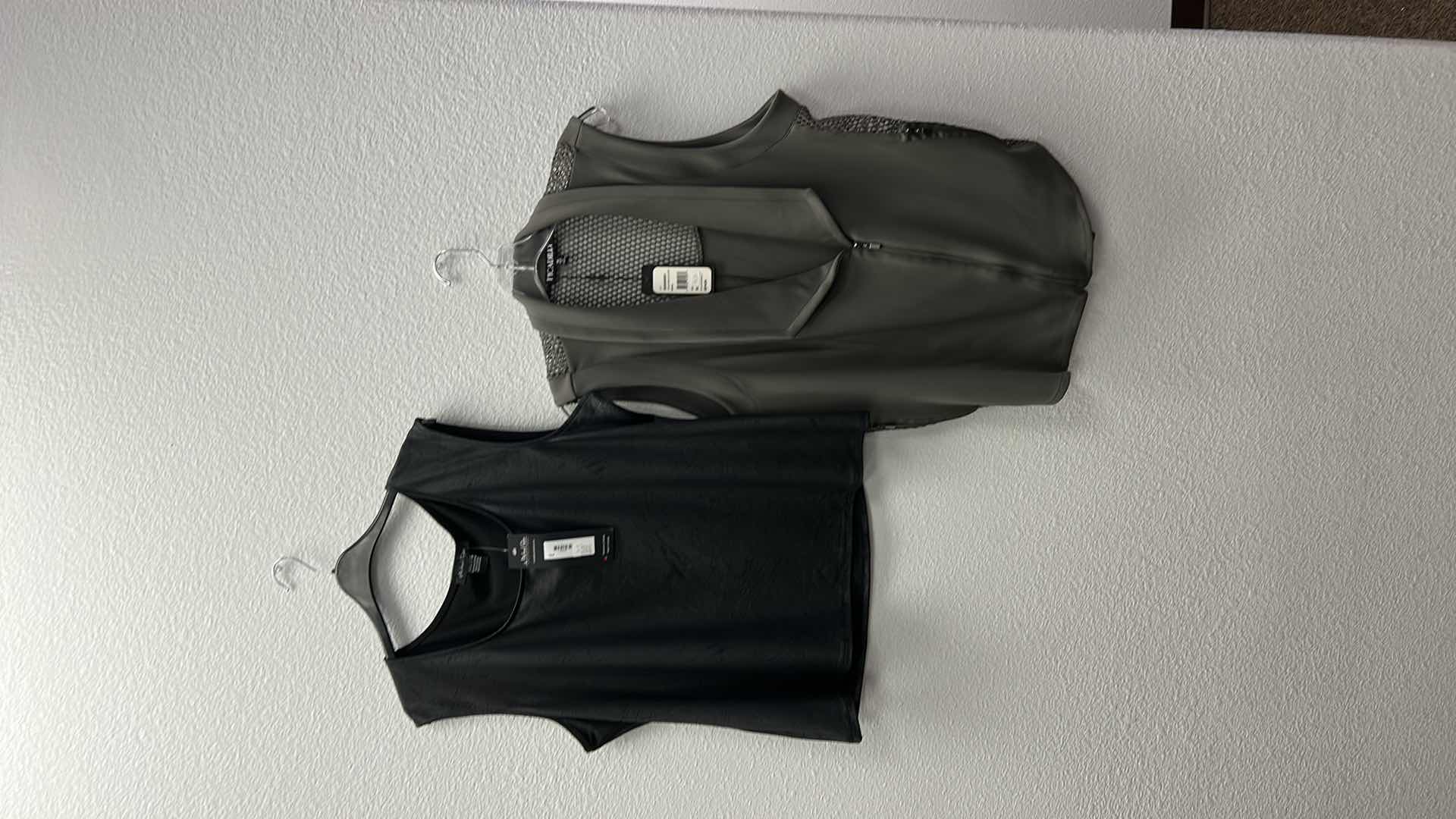 Photo 8 of 2 NWT WOMEN'S TOP AND ZIP VEST SIZE  XL XXL $39.95 and $99.95