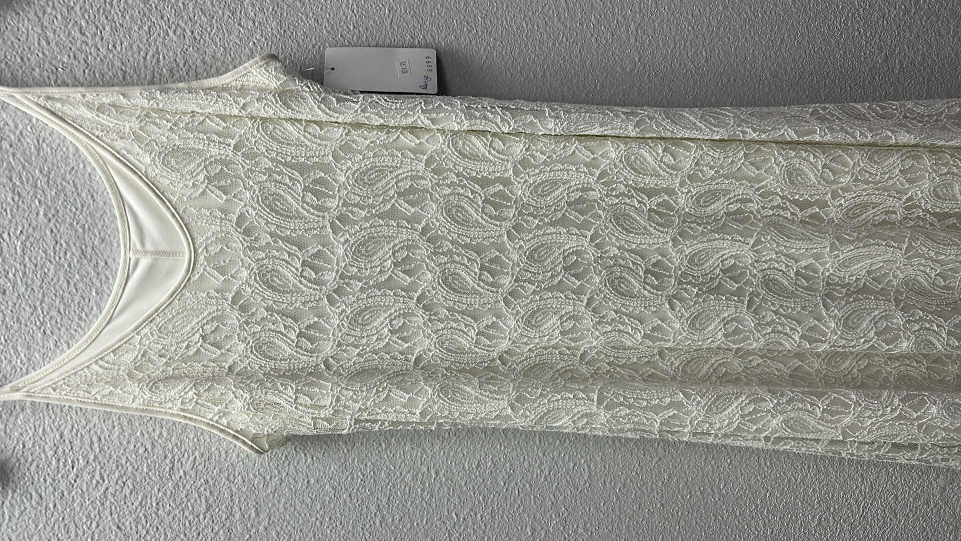 Photo 2 of NWT WOMEN'S SIZE LARGE - White lace dress  $129.95