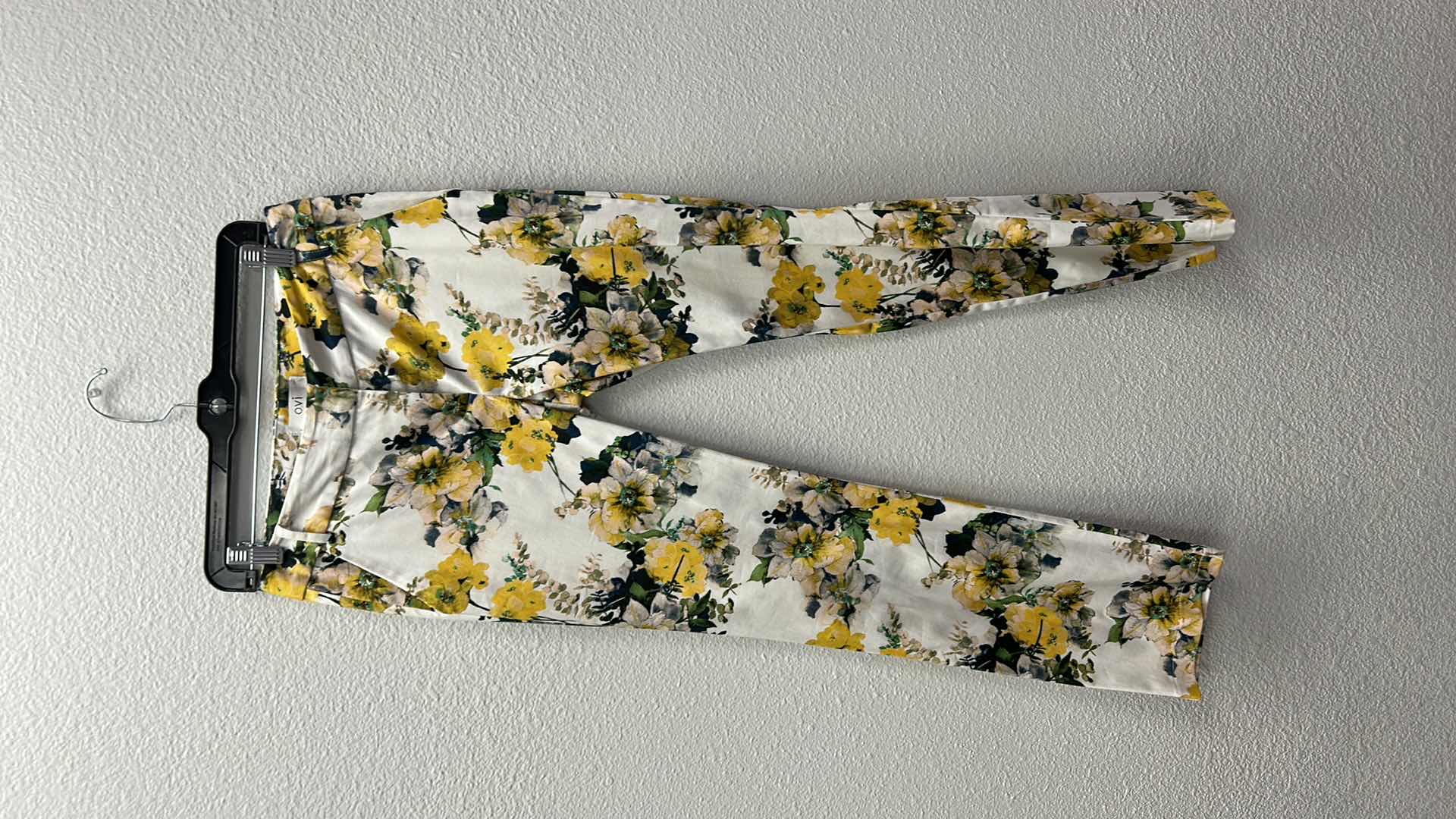 Photo 4 of NWT WOMEN'S SIZE SMALL FLORAL PRINT PANTS 