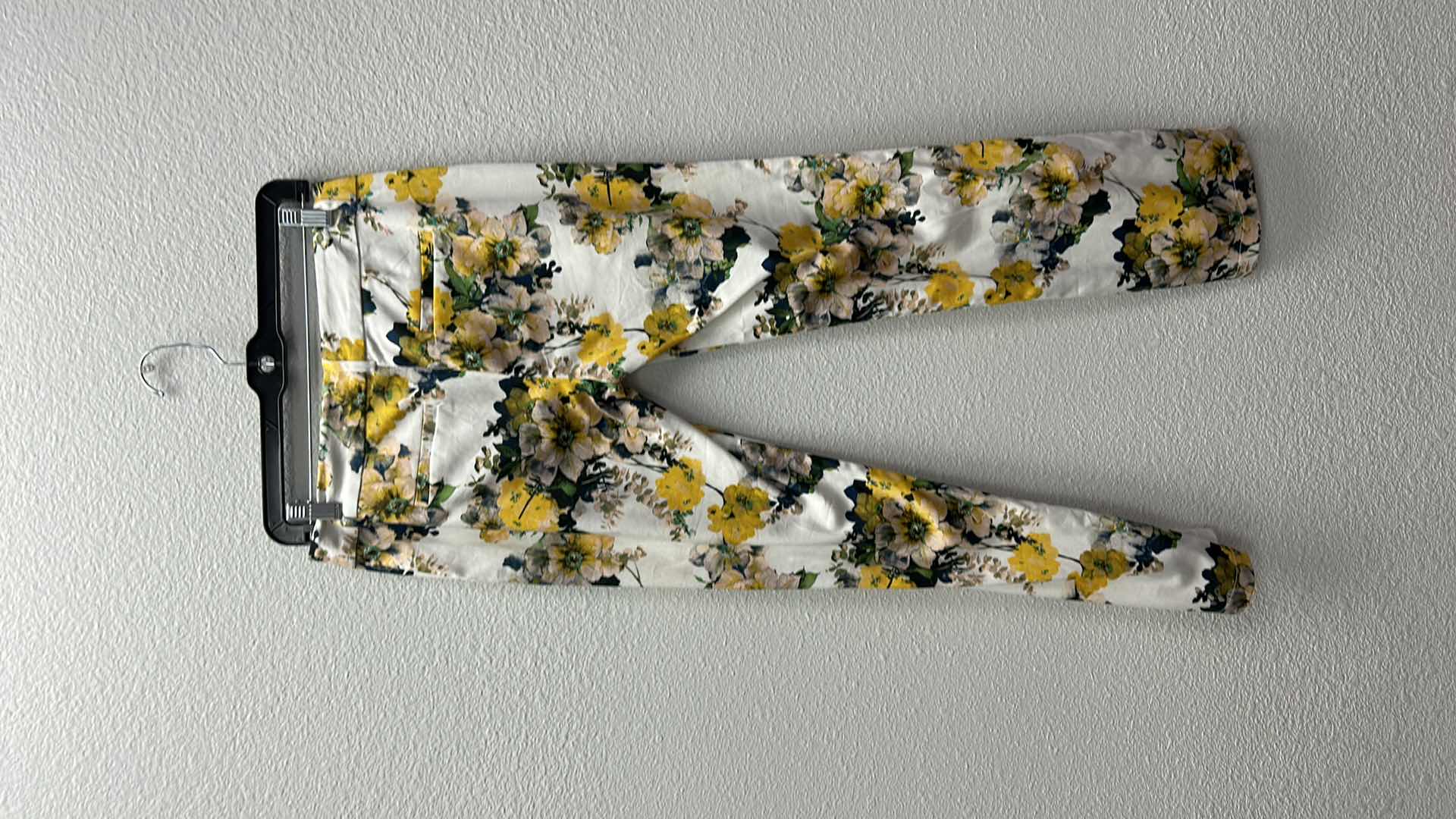 Photo 3 of NWT WOMEN'S SIZE SMALL FLORAL PRINT PANTS 