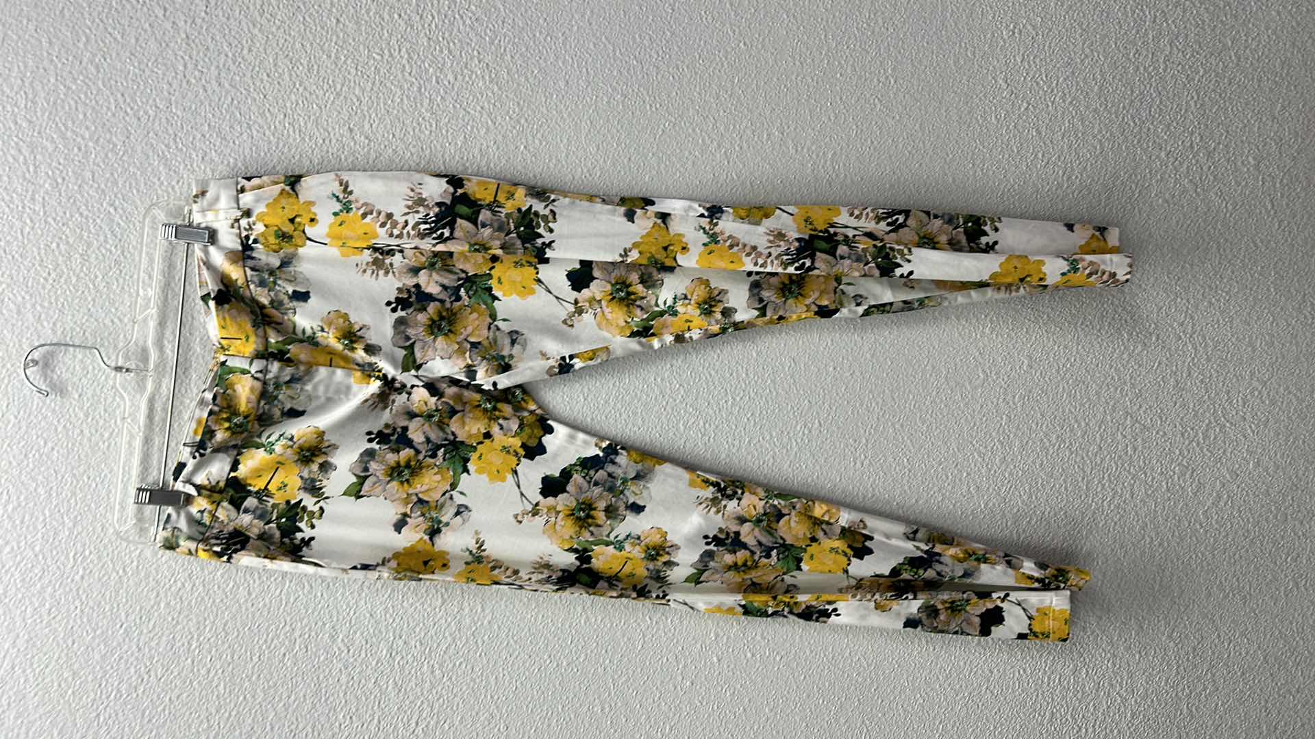 Photo 5 of NWT WOMEN'S SIZE LARGE FLORAL PRINT PANTS