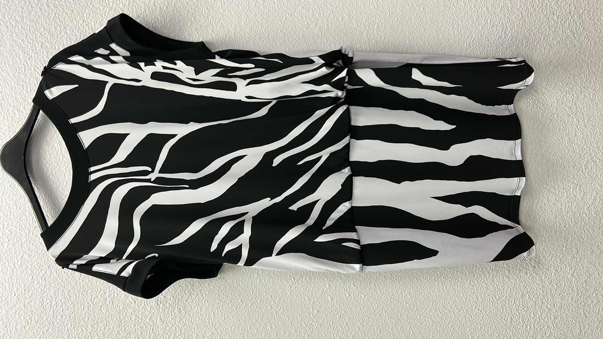 Photo 3 of NWT WOMEN'S SIZE XL ZEBRA PATTERN TOP/DRESS