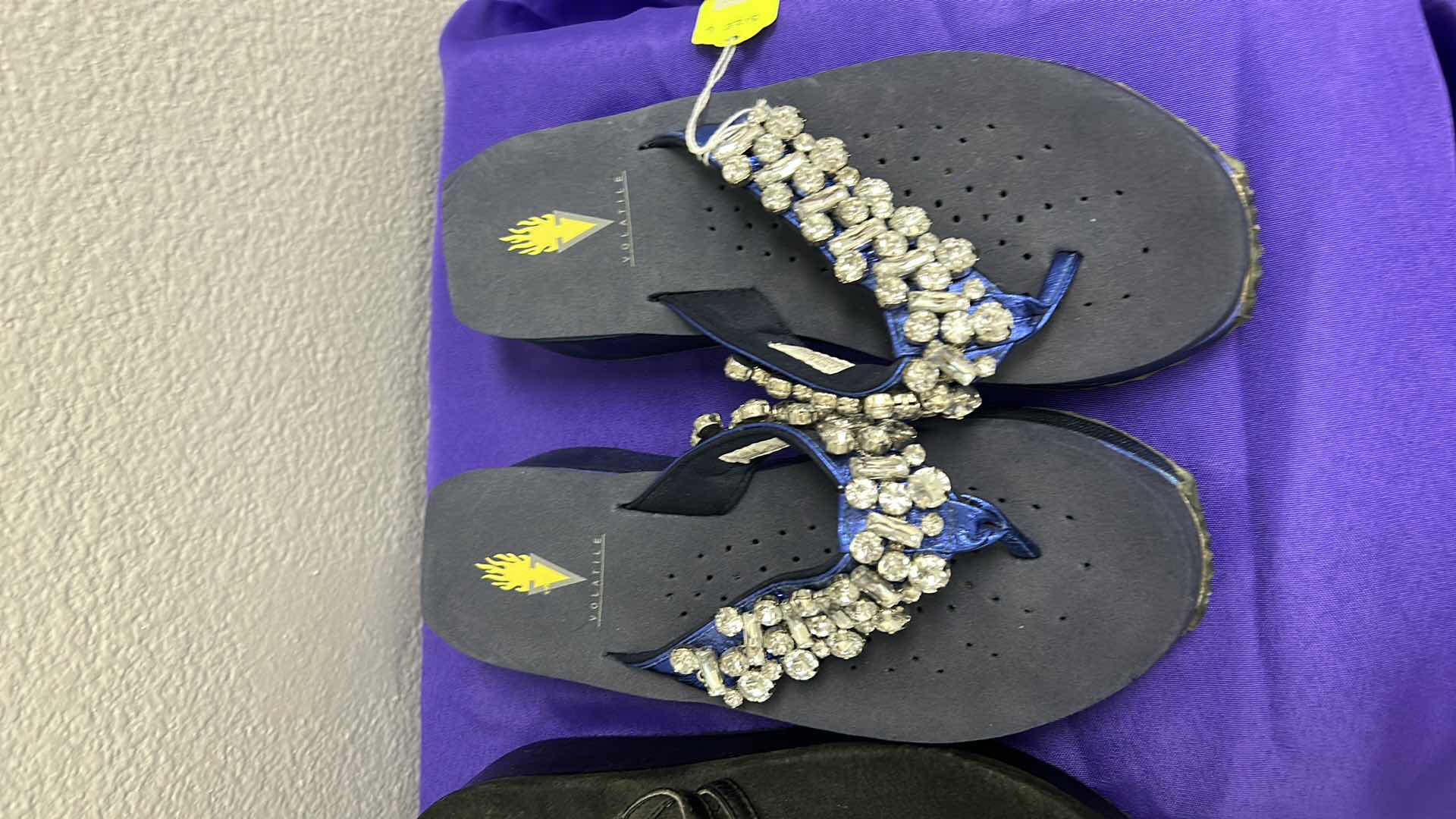 Photo 3 of NEW WOMENS SIZE 8 AND SIZE 6 FLIP-FLOPS - TWO PAIRS $34.95 EACH