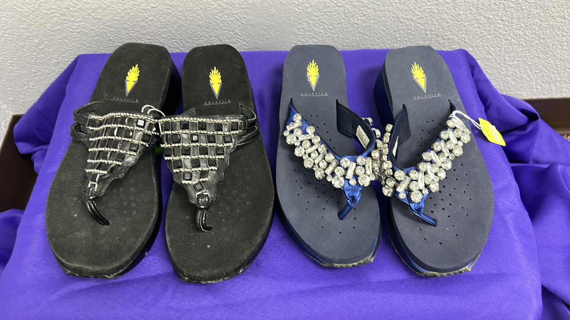 Photo 4 of NEW WOMENS SIZE 8 AND SIZE 6 FLIP-FLOPS - TWO PAIRS $34.95 EACH