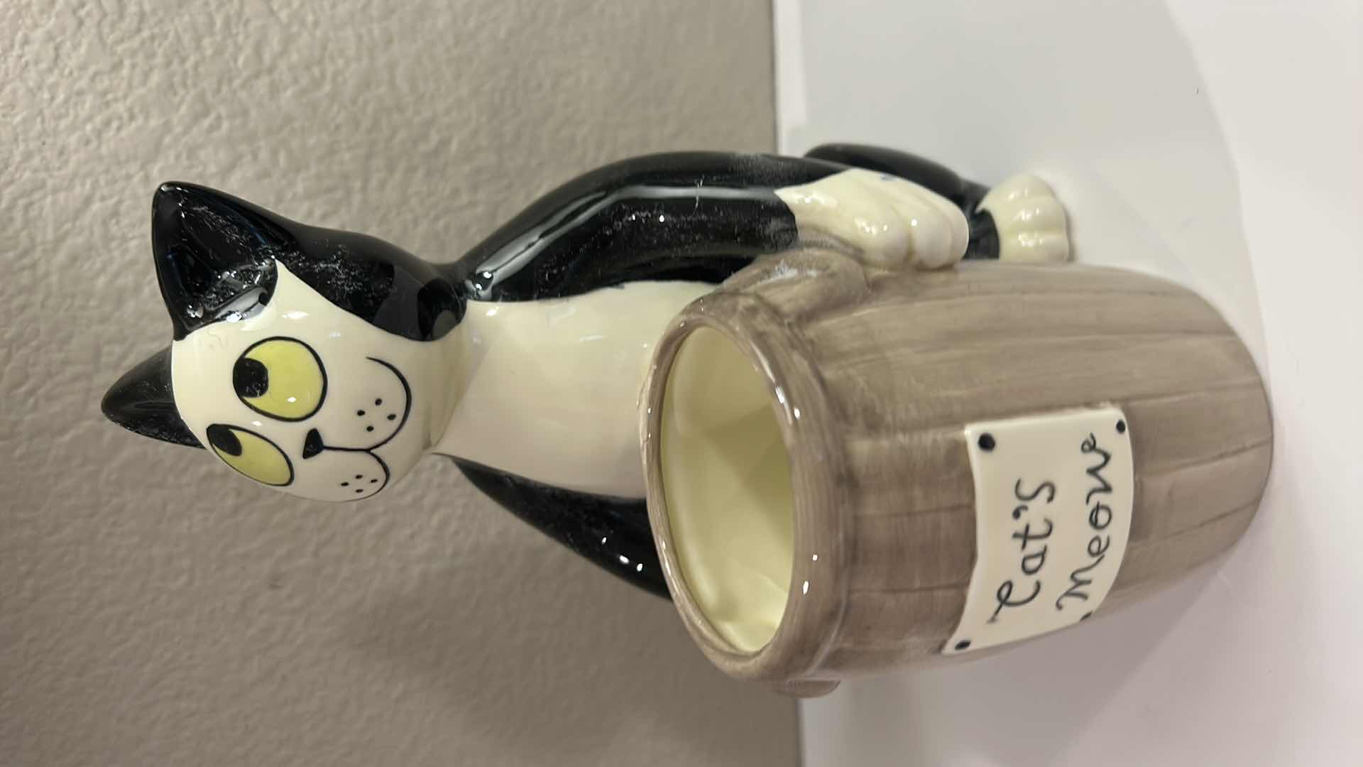 Photo 4 of HOME DECOR - 2 COLLECTIBLE PORCELAIN CATS
