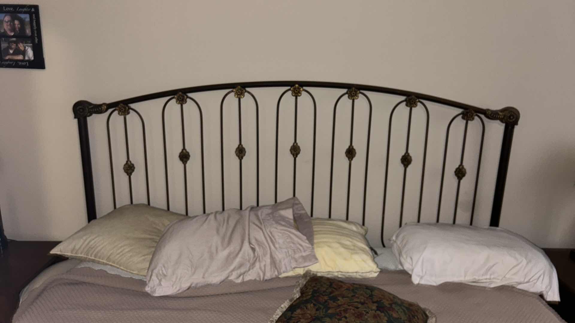 Photo 4 of VINTAGE HEADBOARD AND FOOTBOARD (MATTRESS / BEDDING NOT INCLUDED) 