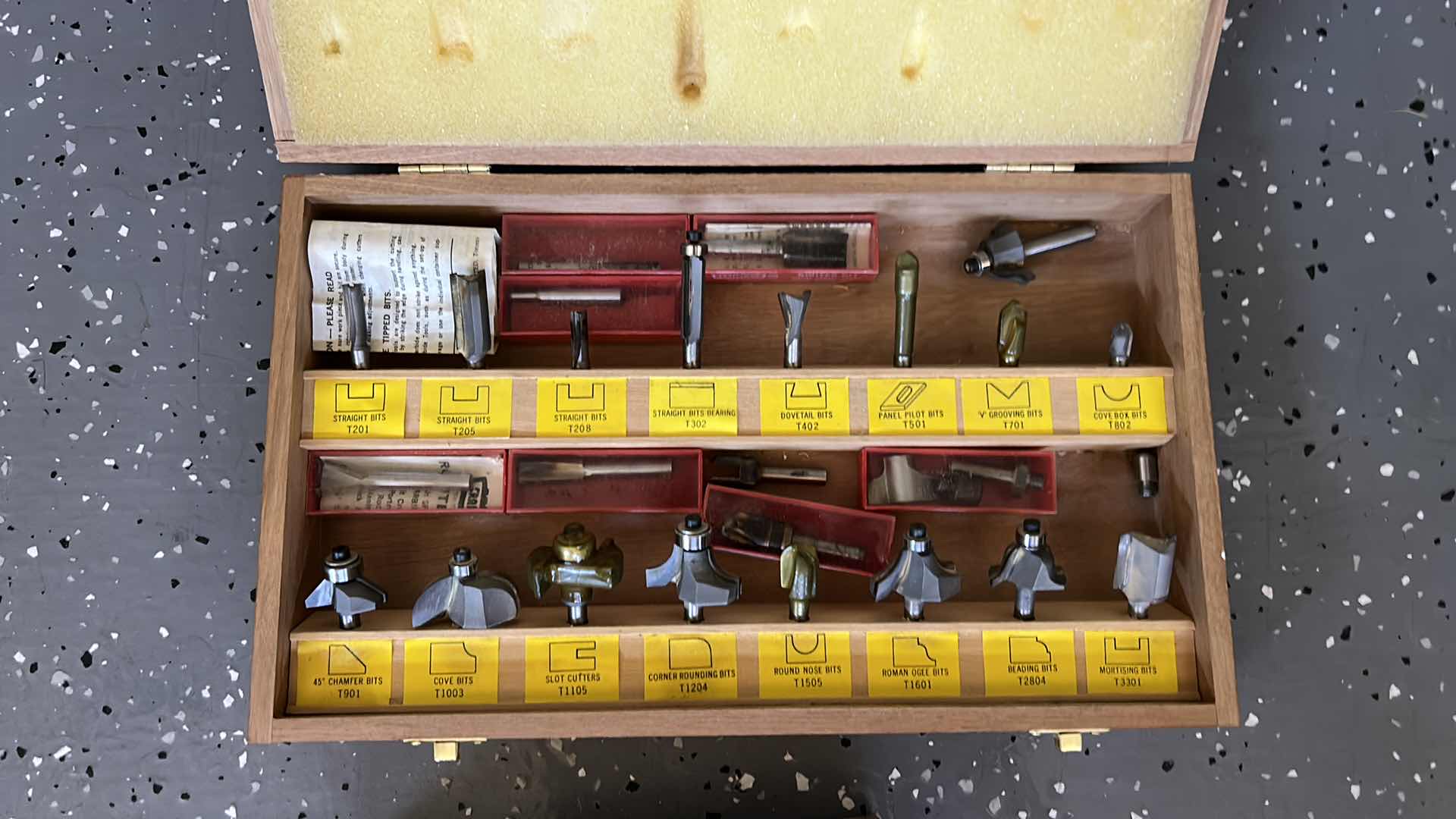 Photo 3 of Tools - Drill bit assortment