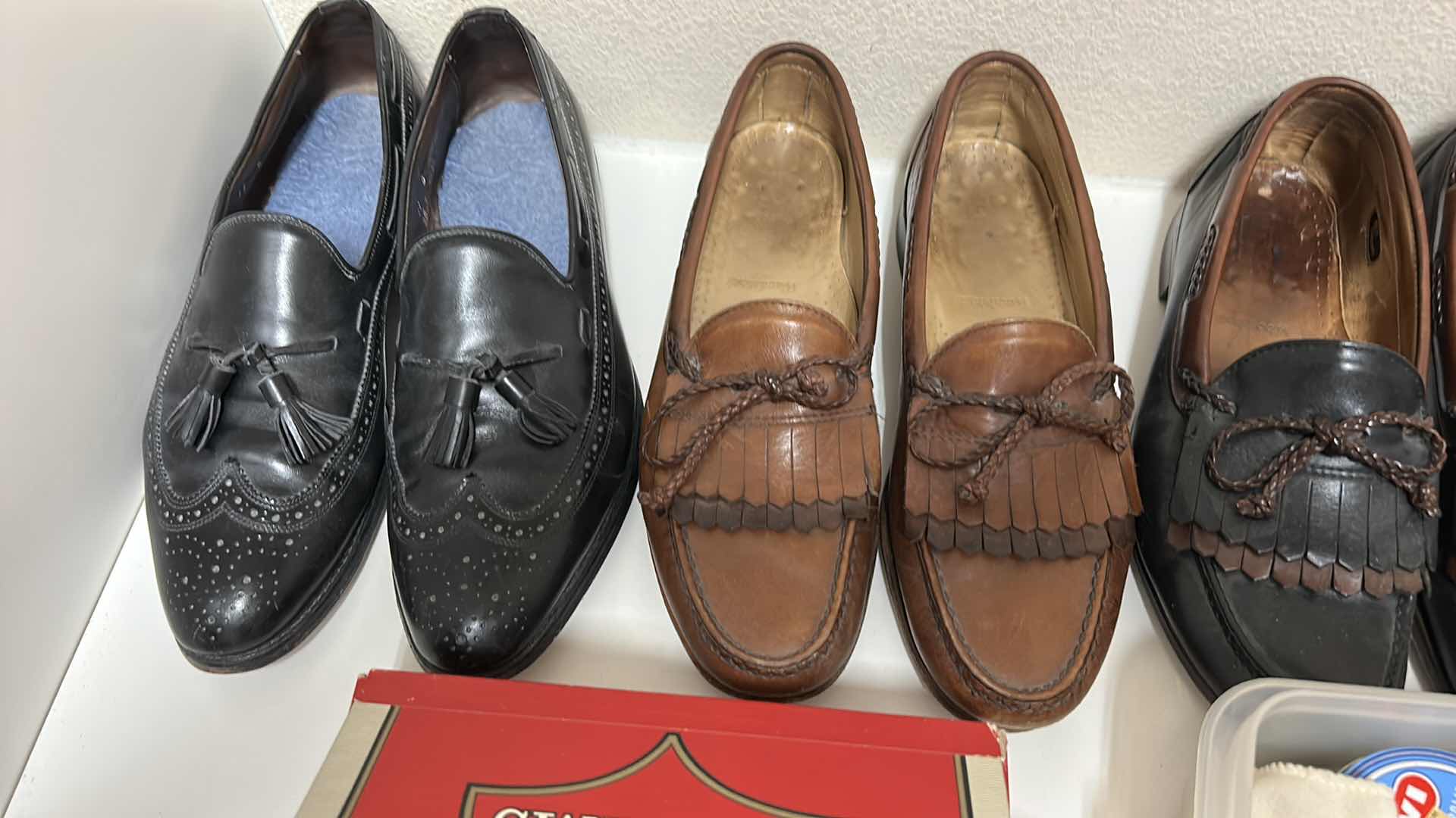 Photo 2 of Men’s shoes, size 11, with cleaning, accessories and polish