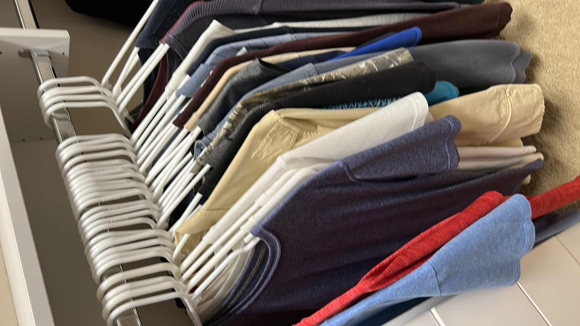 Photo 4 of Men’s clothing assortment, mostly size large