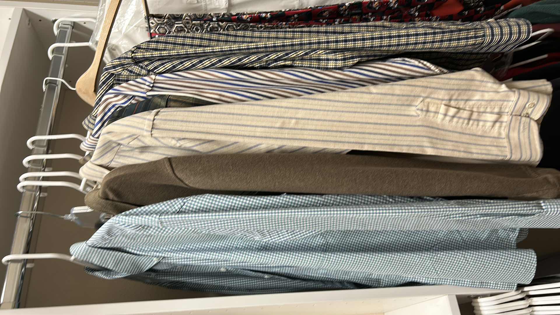 Photo 2 of Men’s Clothing - shirt assortment mostly size large