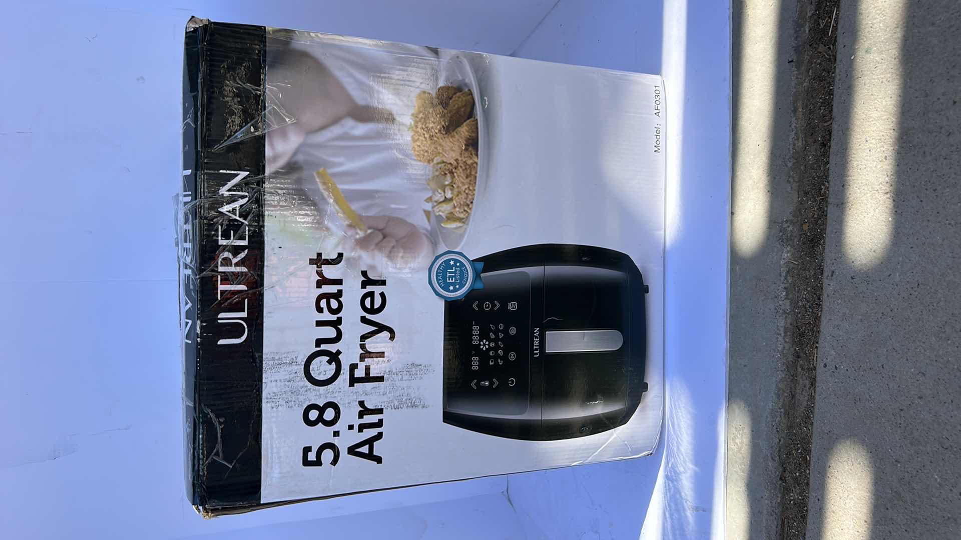 Photo 4 of NEW IN BOX 5.8 QUART AIR FRYER