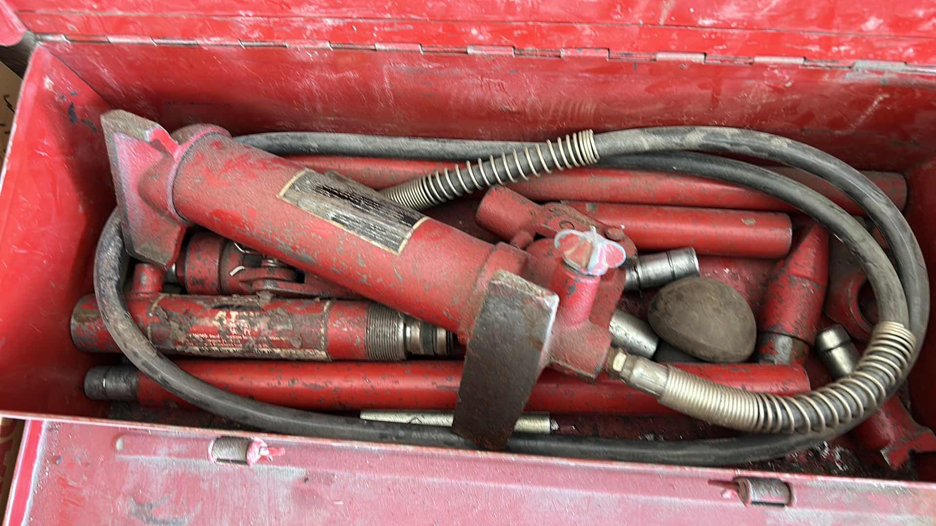 Photo 4 of MECHANICS TOOLS - BODY REPAIR EQUIPMENT, 4 TON PORTA POWER