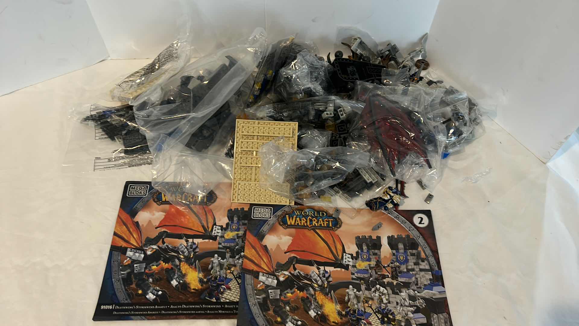 Photo 3 of MEGA BLOKS WORLD OF WARCRAFT 809 pcs