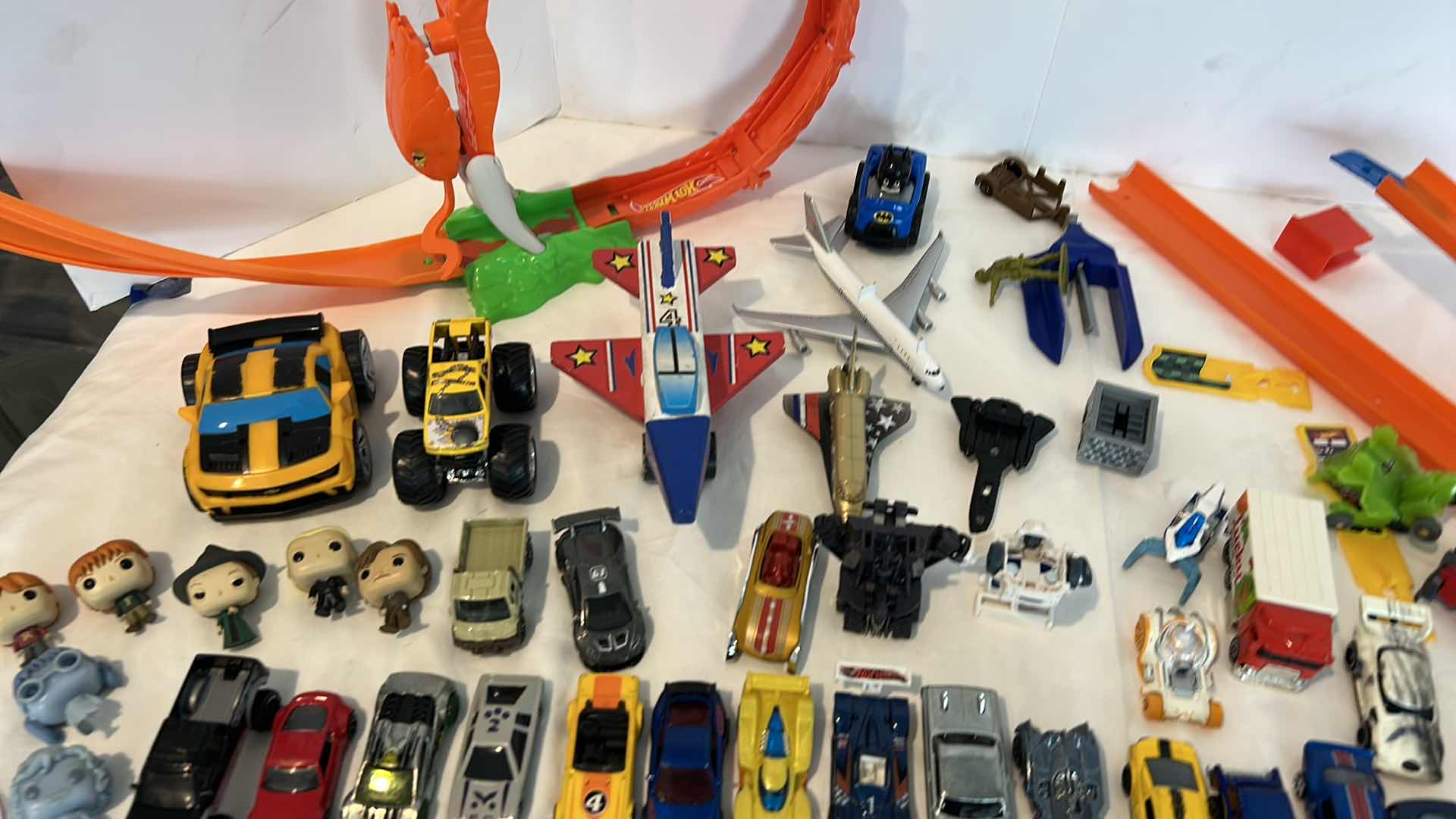 Photo 5 of TOTE - RACE TRACK AND LOTS OF 100’S OF CARS, TRANSFORMERS, and MORE (SEE PHOTOS)