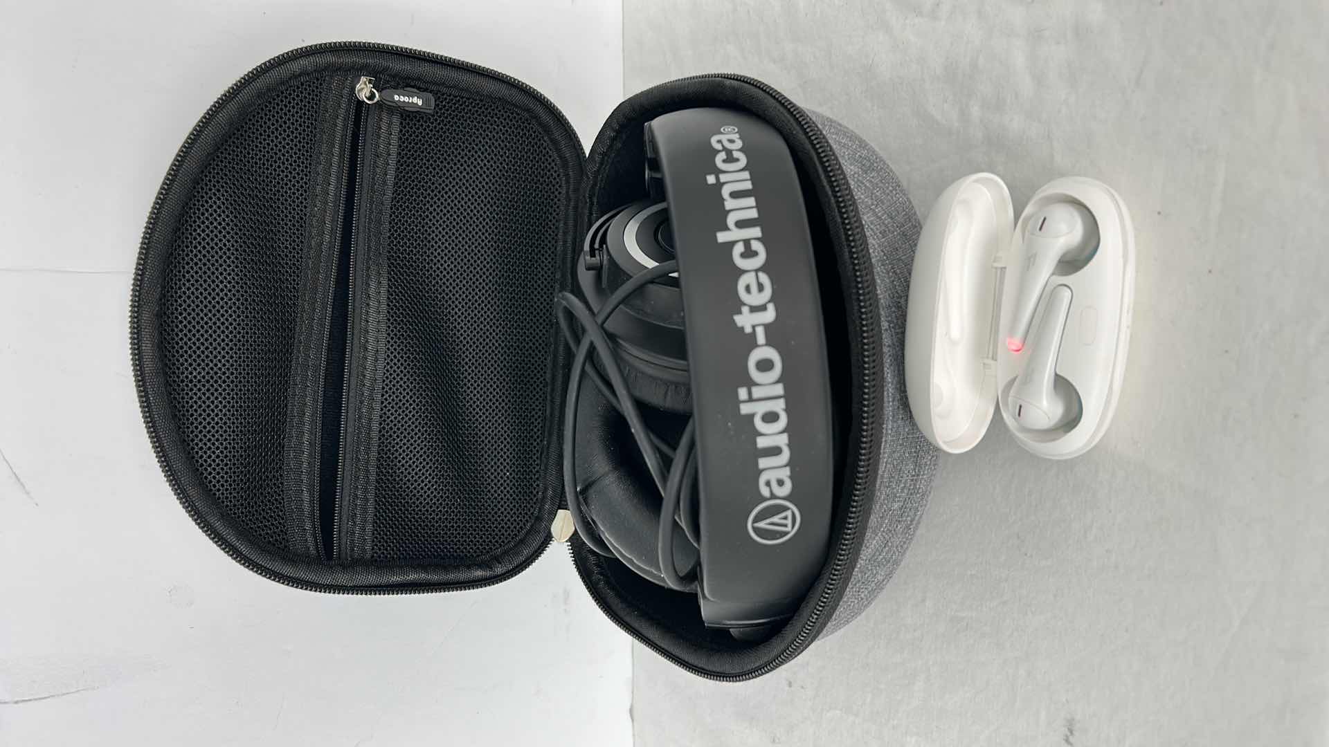 Photo 6 of AUDIO-TECHNICA WIRELESS HEADPHONES AND EAR BUDS (audio technica ATH M50X $200)