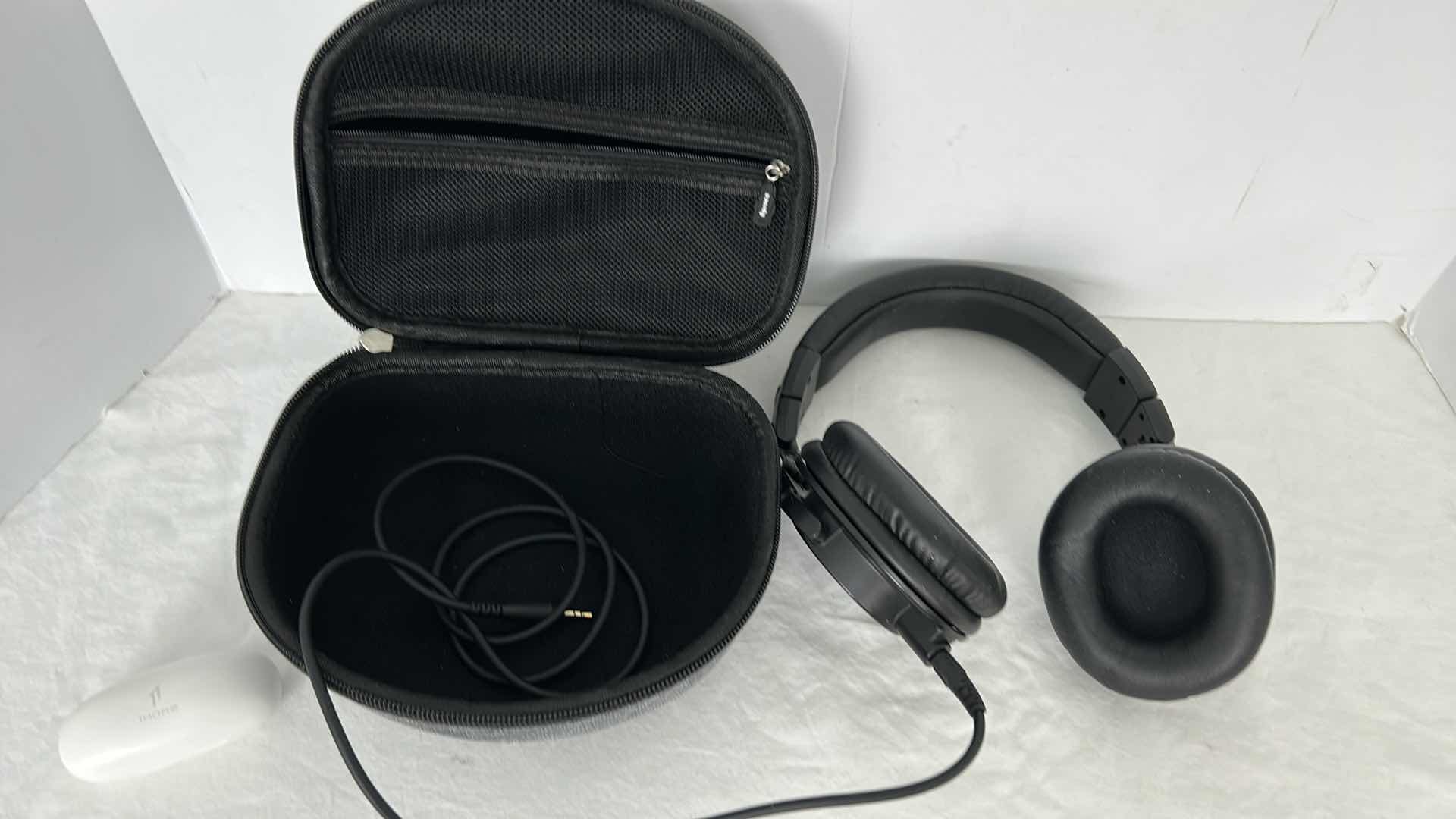 Photo 5 of AUDIO-TECHNICA WIRELESS HEADPHONES AND EAR BUDS (audio technica ATH M50X $200)