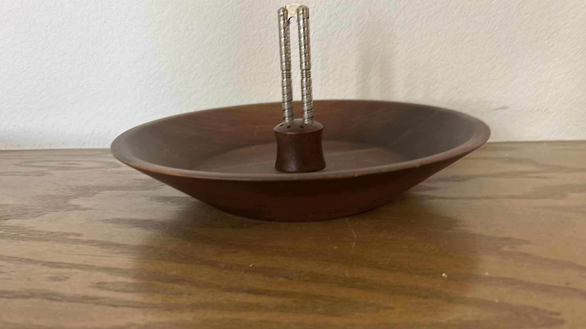 Photo 4 of 3 VINTAGE WOOD BOWLS - WALNUT AND MORE
