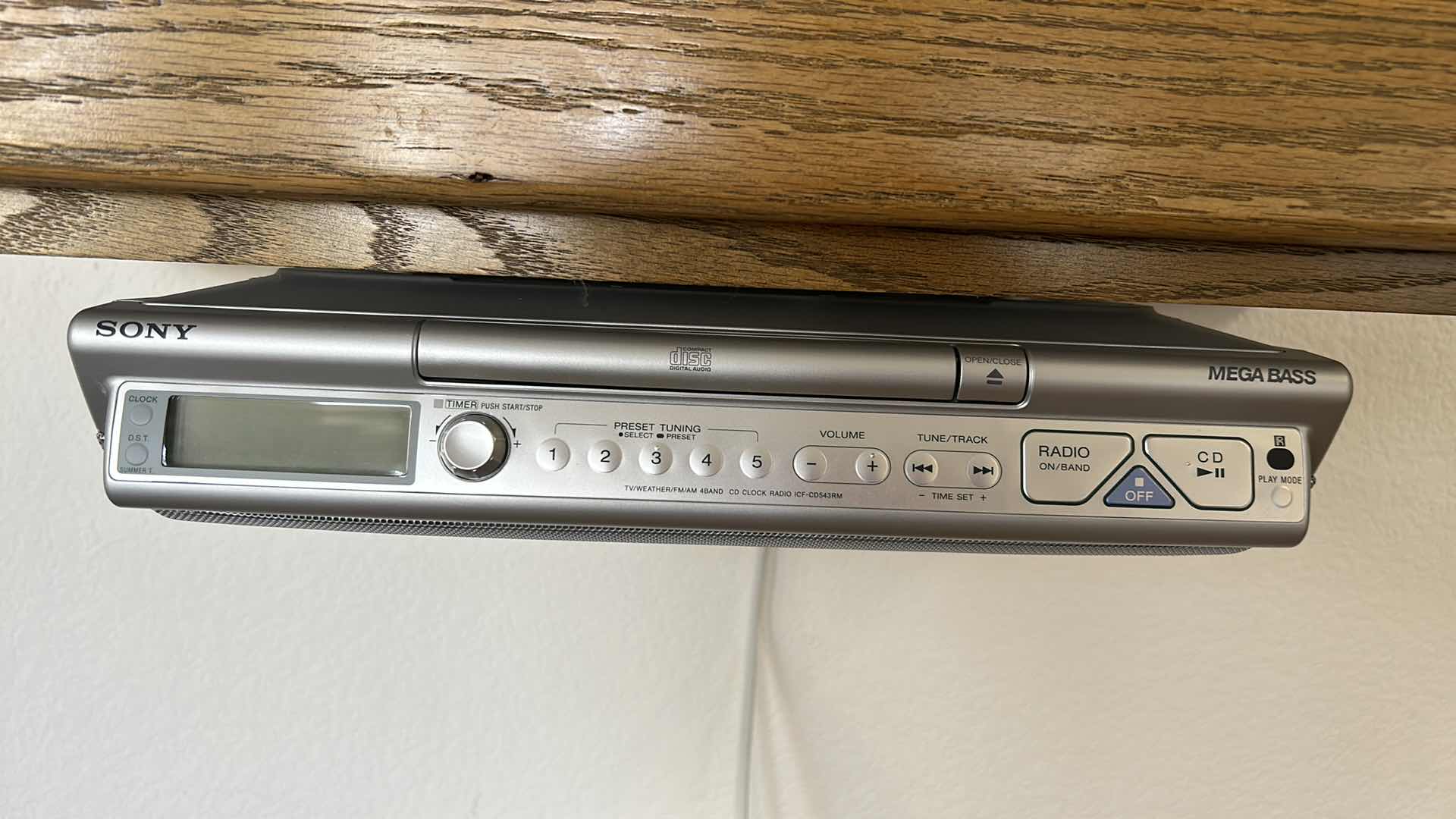Photo 4 of SONY COMPACT DISC PLAYER TV WEATHER FM/AM 4BAND CLOCK RADIO