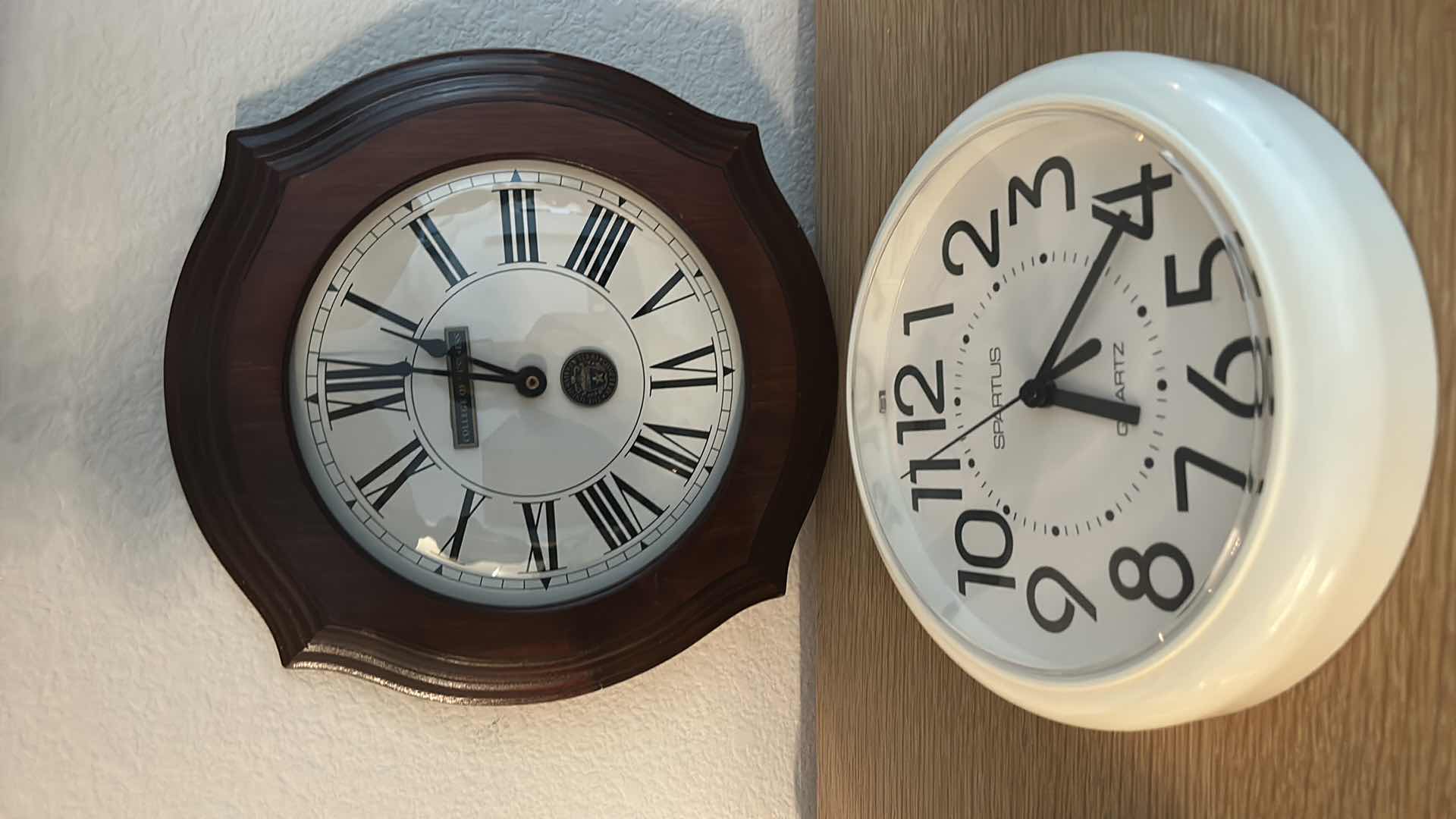 Photo 5 of 2 LAMPS AND 2 WALL CLOCKS ( LAMPS H33.5”)