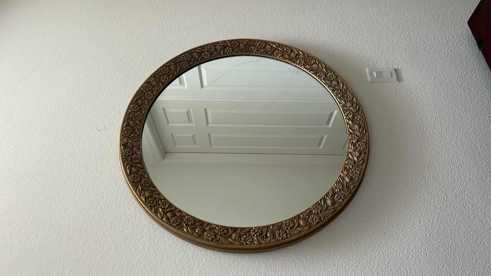 Photo 6 of ORNATE WOOD GOLD FRAMED ROUND MIRROR 35”ROUND