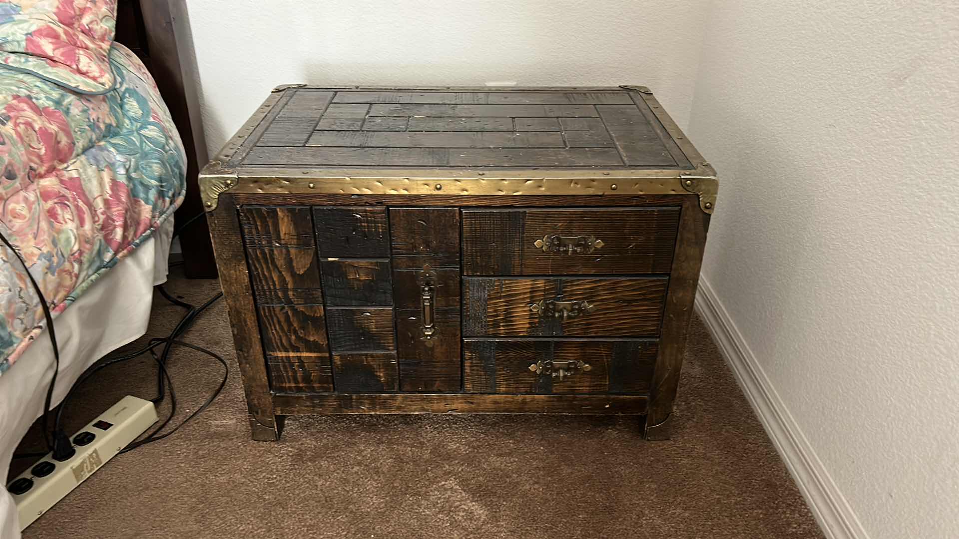 Photo 6 of VINTAGE  RUSTIC TRUNK STYLE END TABLE W DRAWERS 29 x 9 x 20
