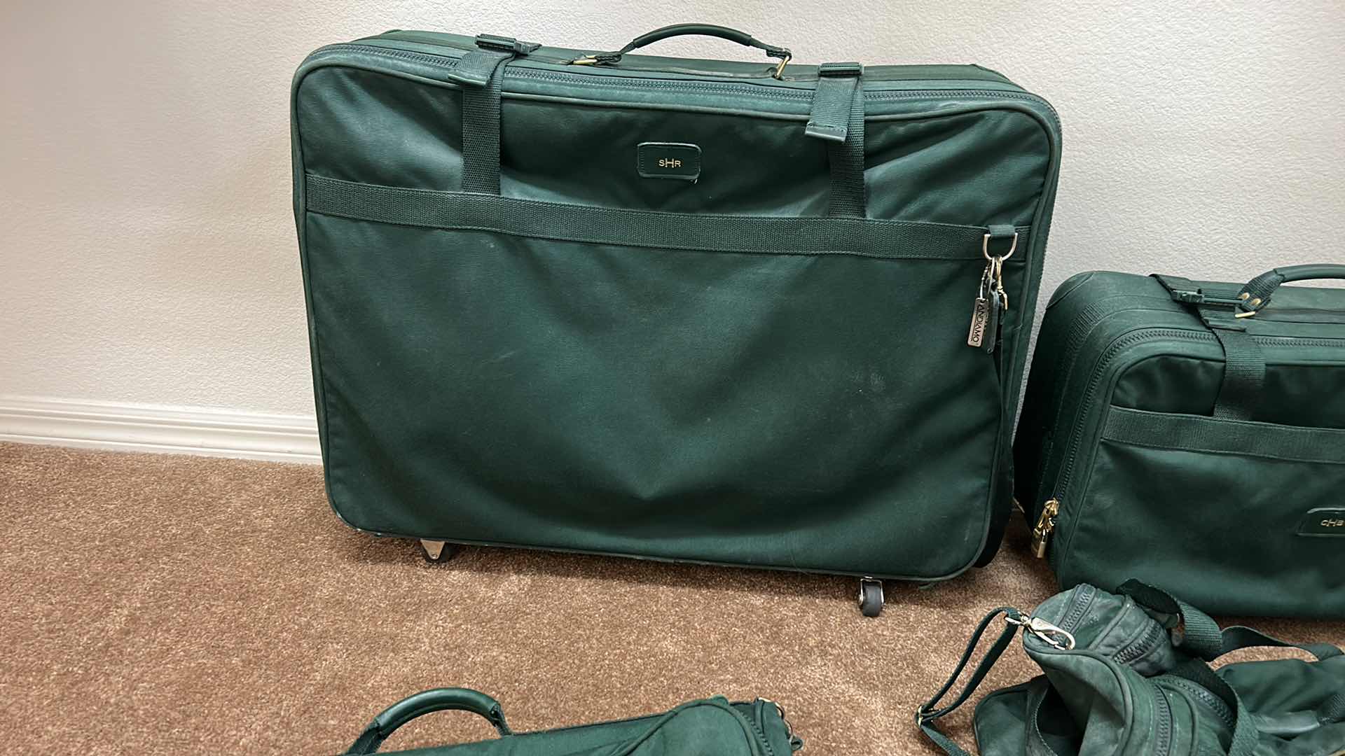 Photo 2 of 4 PC LUGGAGE SET