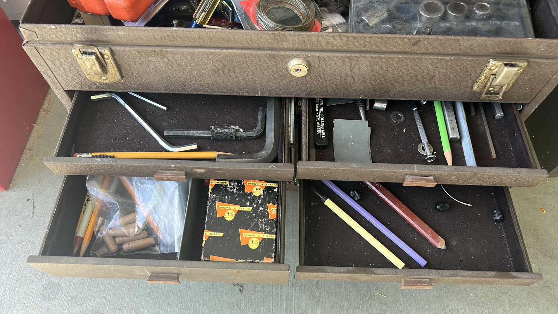 Photo 3 of TOOL BOX WITH TOOLS