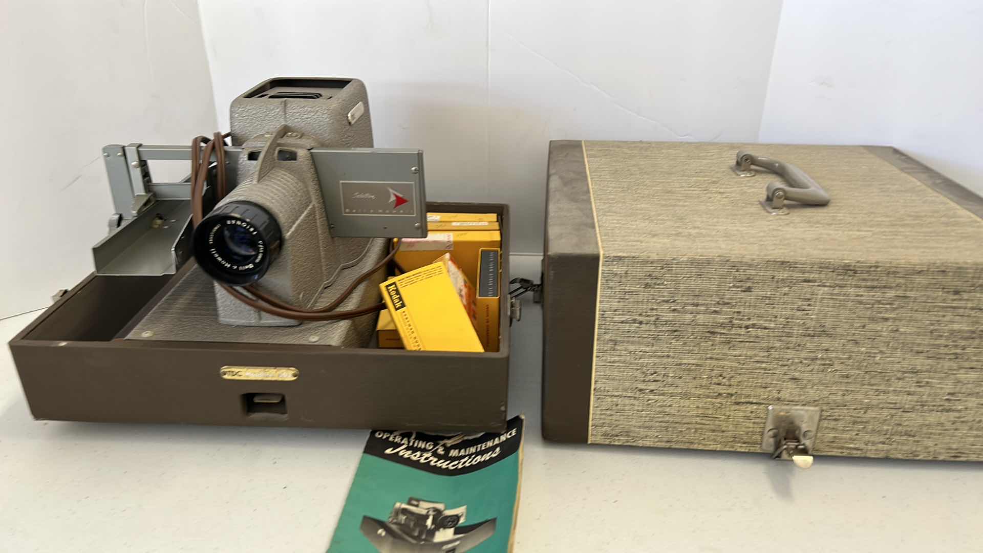Photo 7 of VINTAGE BELL AND HOWELL SLIDE PROJECTOR