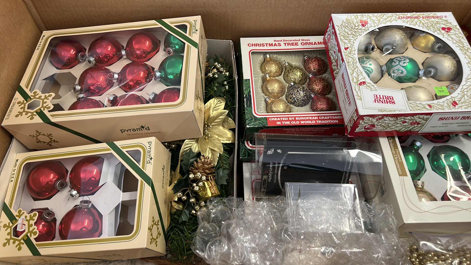 Photo 2 of LARGE BOX WITH CHRISTMAS DECOR