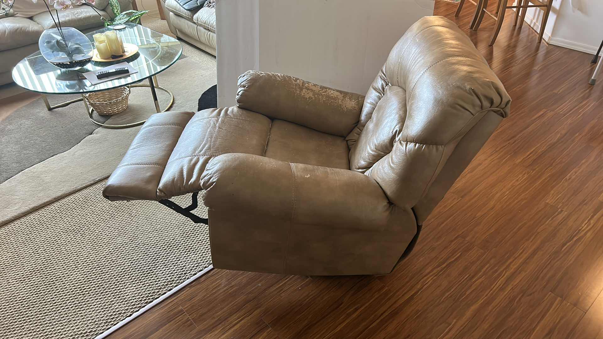 Photo 4 of ELECTRIC ADJUSTABLE ROCKING RECLINER/LOUNGER