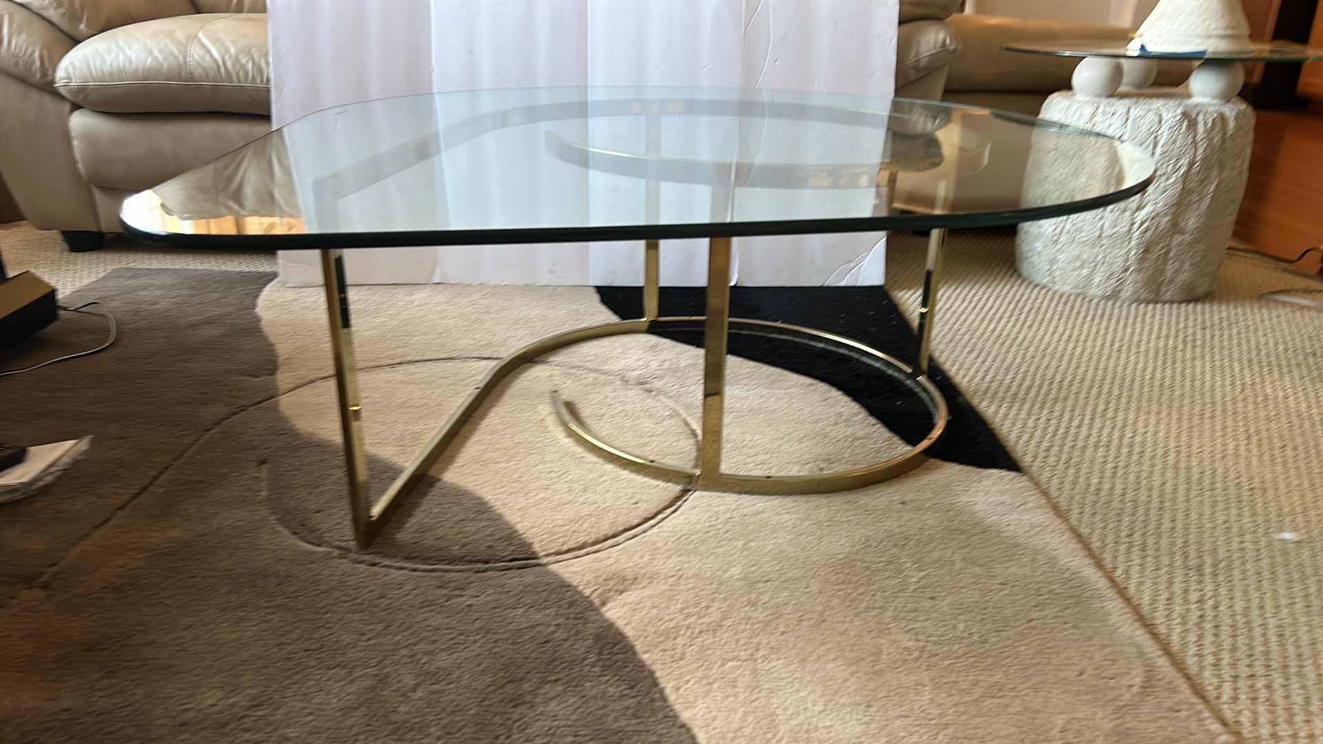 Photo 6 of VINTAGE HOLLYWOOD REGENCY TEARDROP GLASS AND BRASS COFFEE TABLE
