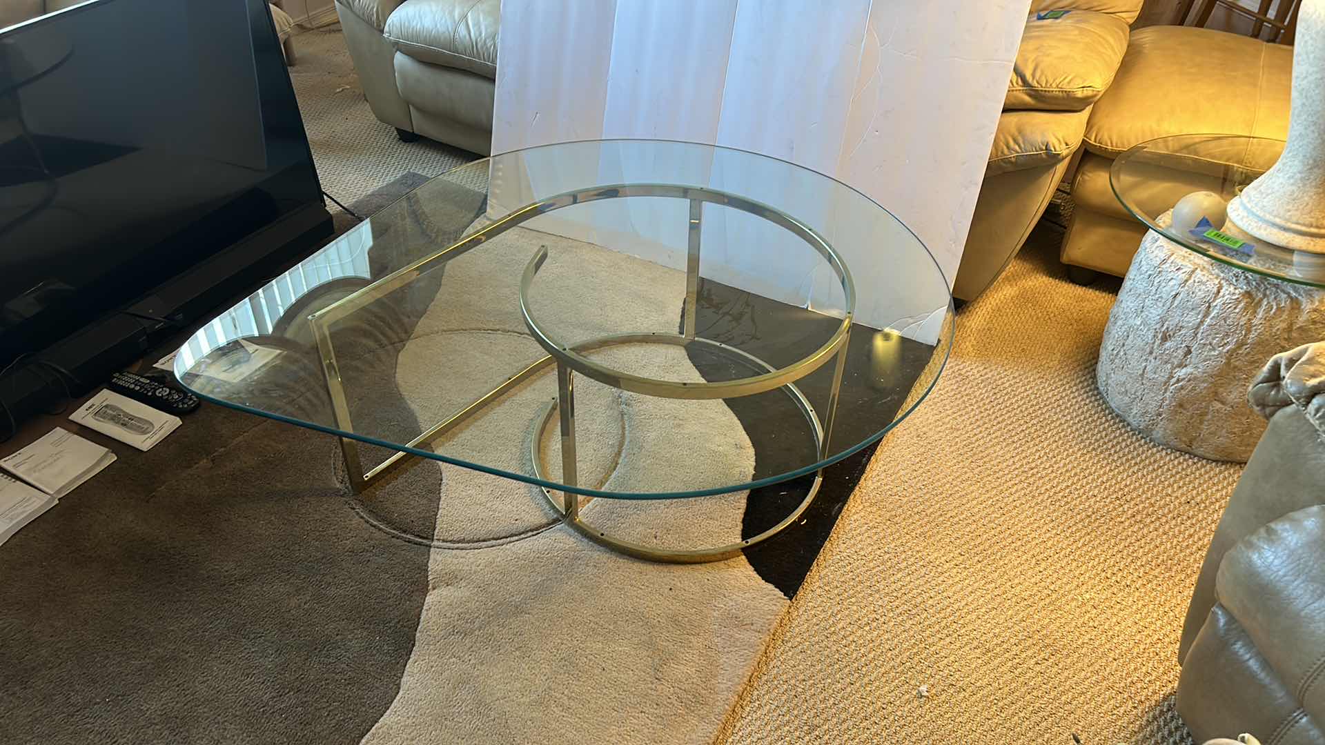 Photo 8 of VINTAGE HOLLYWOOD REGENCY TEARDROP GLASS AND BRASS COFFEE TABLE
