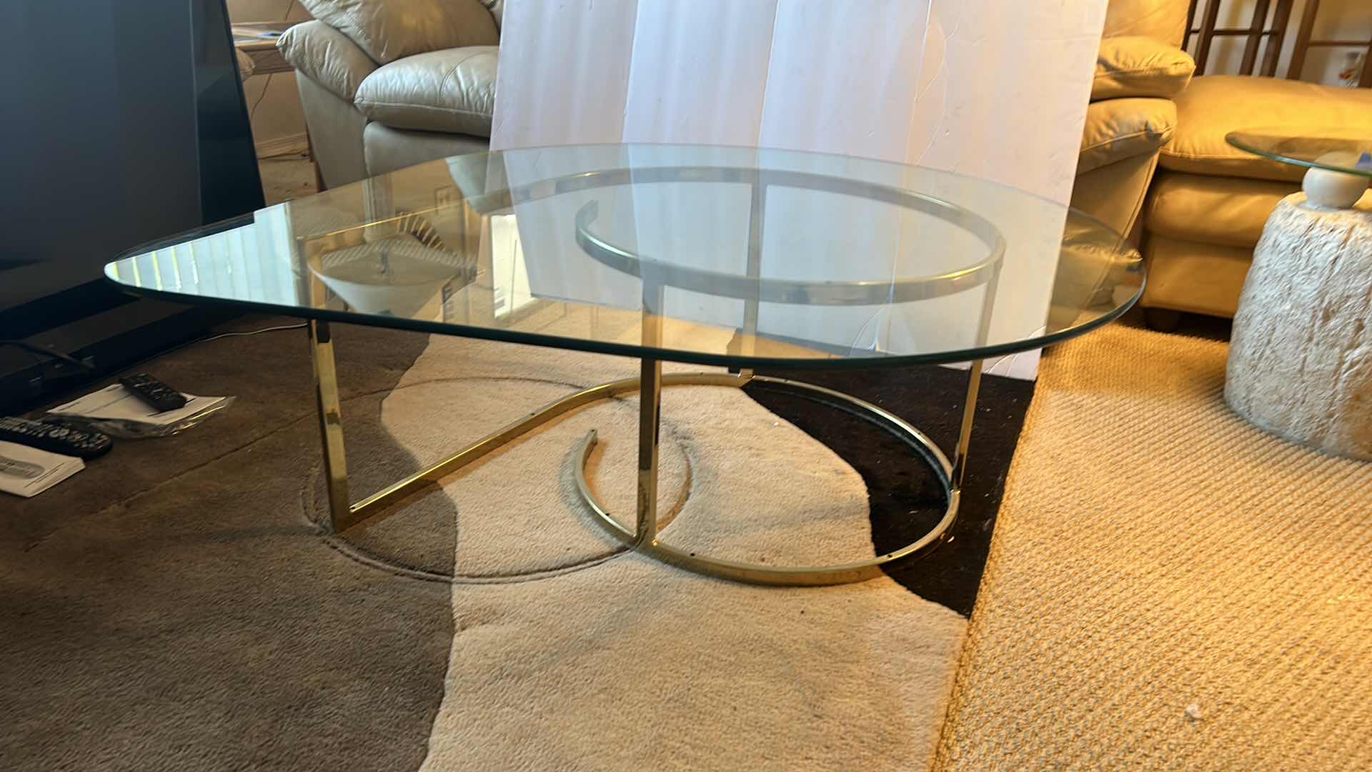 Photo 9 of VINTAGE HOLLYWOOD REGENCY TEARDROP GLASS AND BRASS COFFEE TABLE
