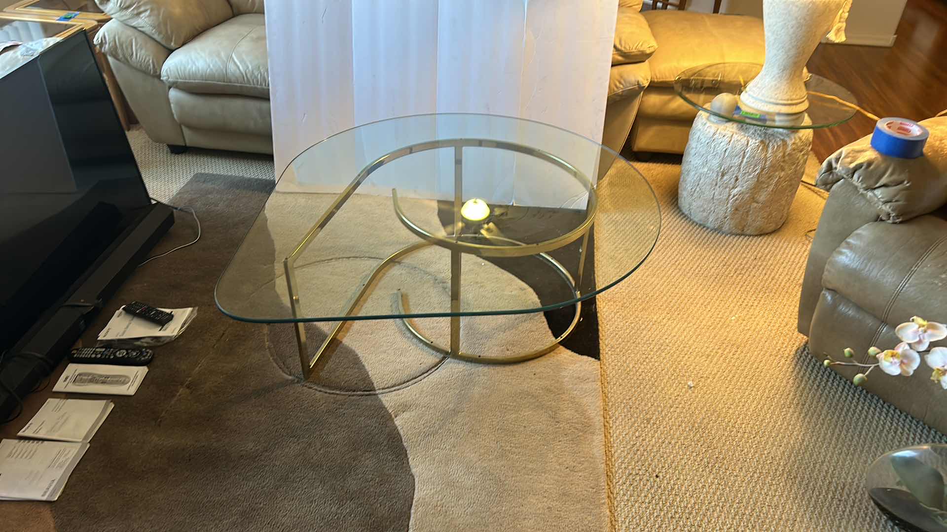 Photo 7 of VINTAGE HOLLYWOOD REGENCY TEARDROP GLASS AND BRASS COFFEE TABLE
