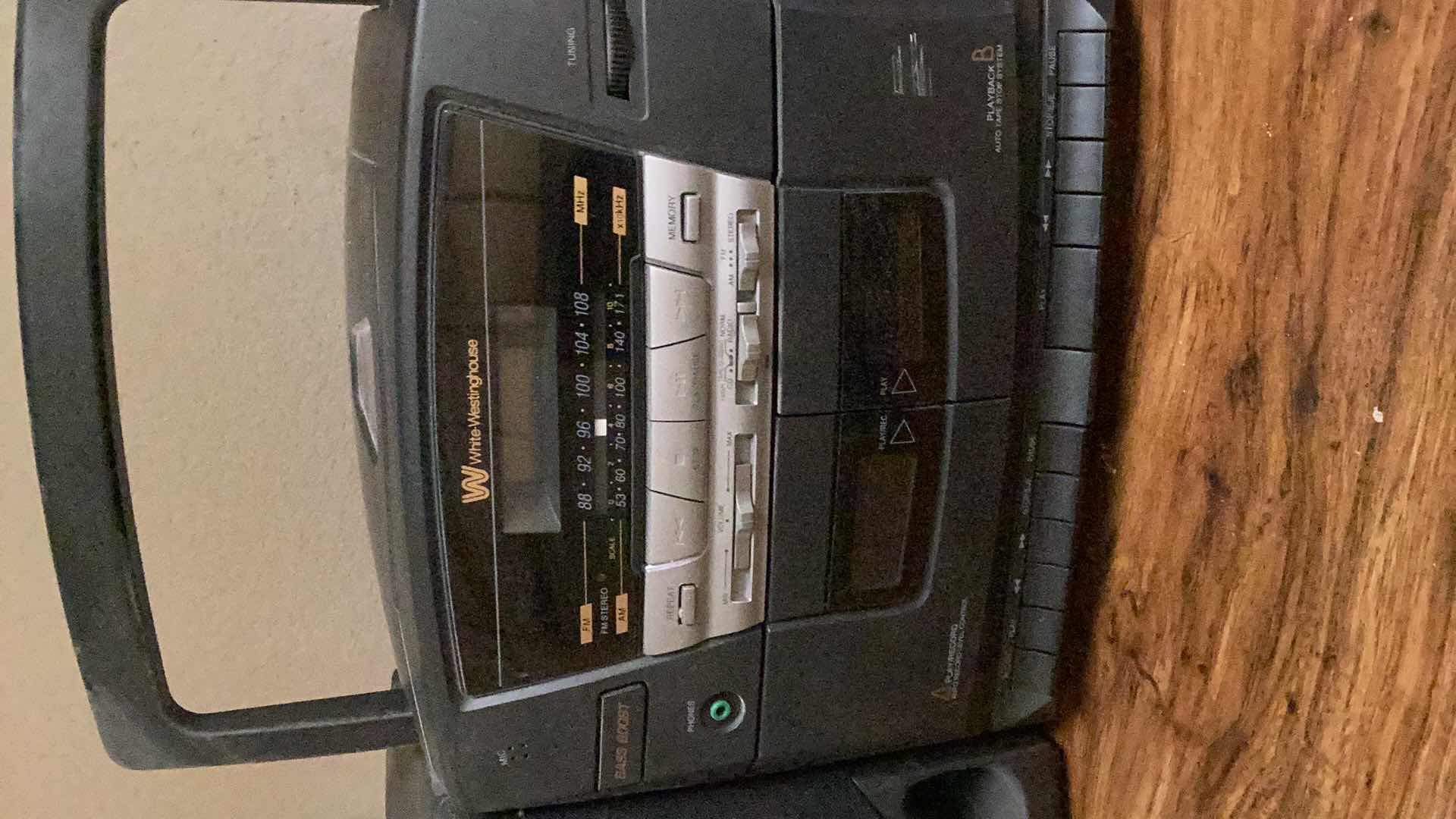 Photo 2 of WHITE WESTINGHOUSE CD/ CASSETTE PLAYER
