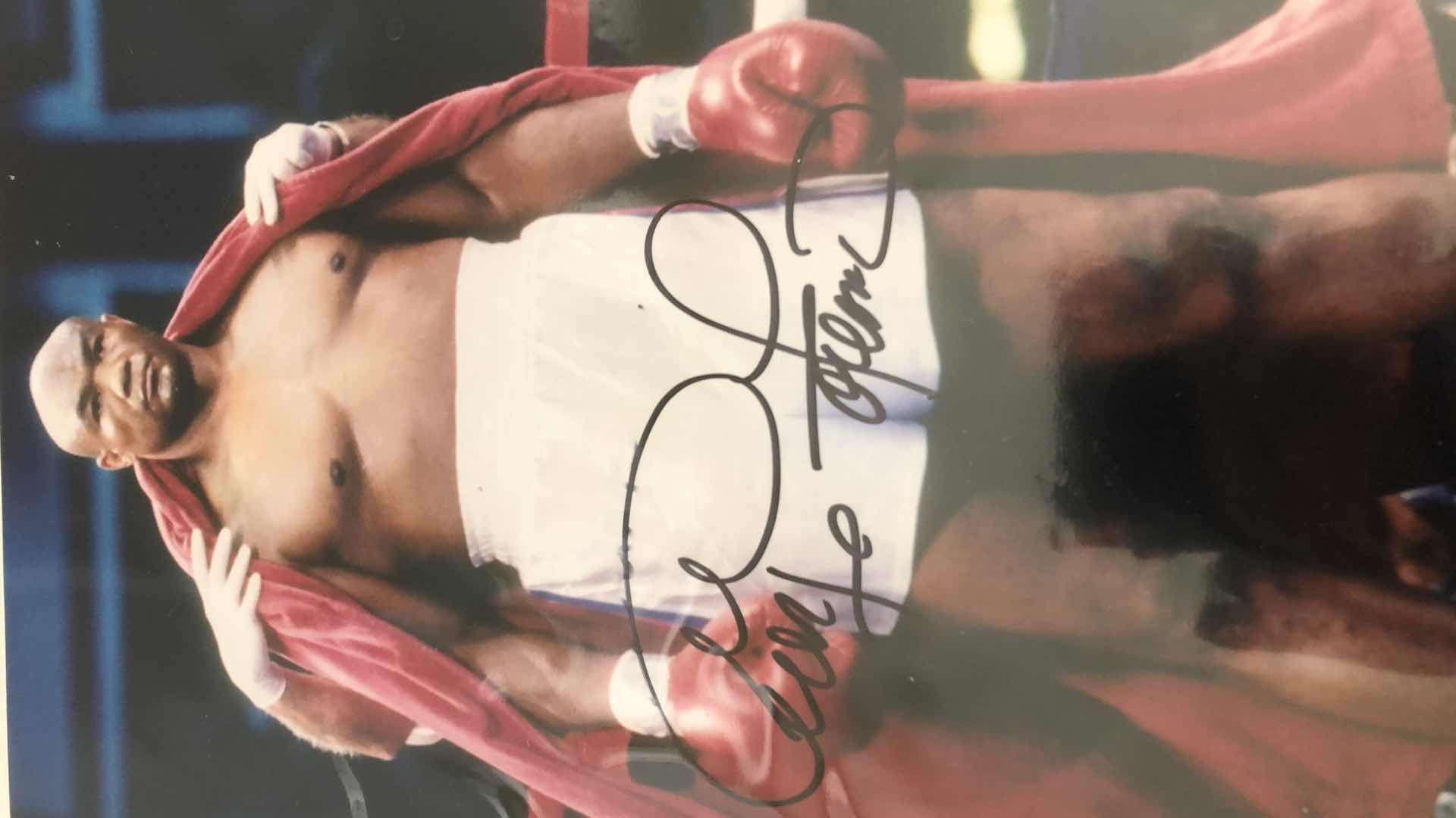 Photo 2 of BOXING GEORGE FOREMAN UNAUTHENTICATED AUTOGRAPH