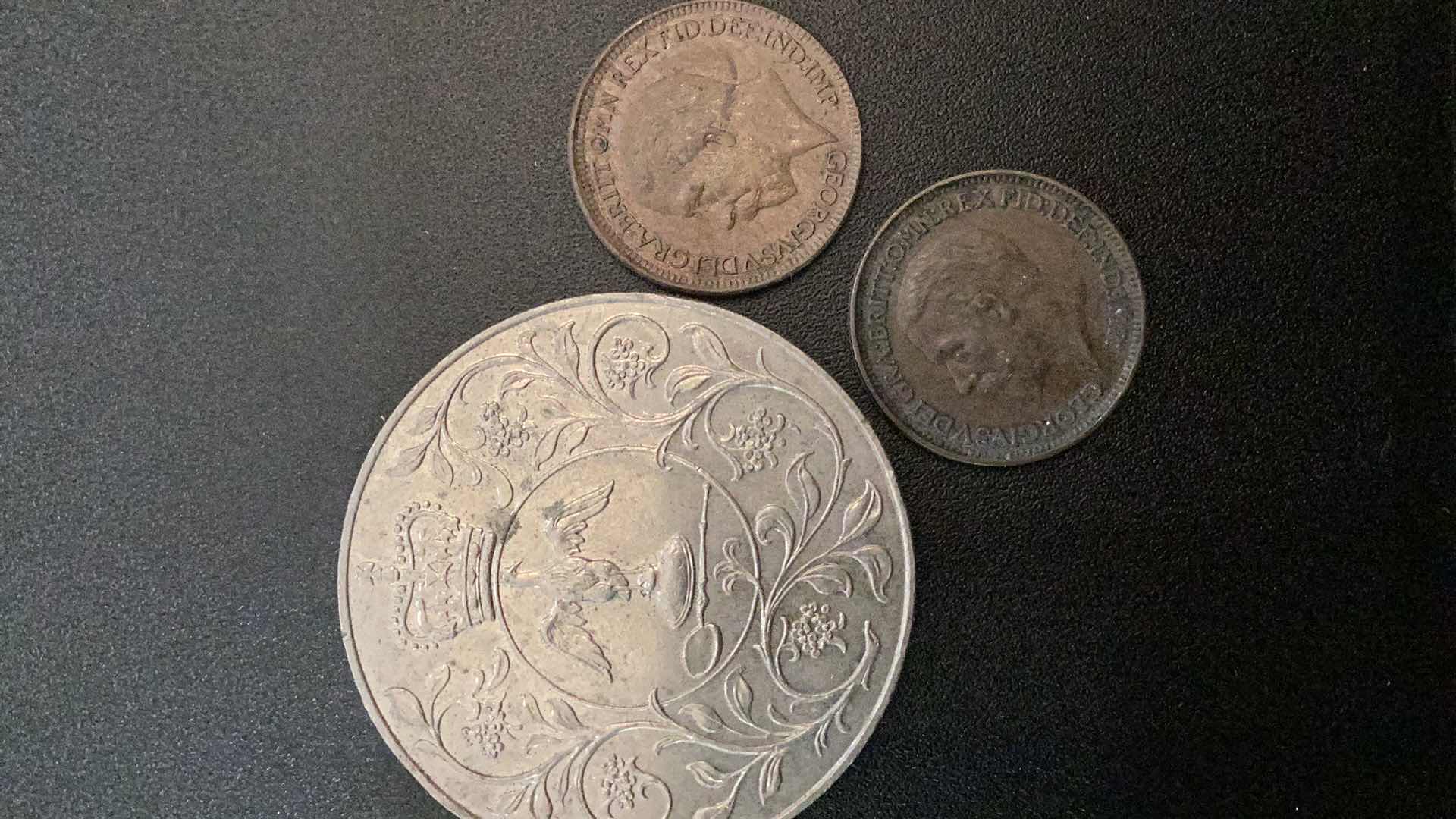 Photo 2 of 3 COLLECTIBLE COINS - GREAT BRITAIN 1926, 1926, 1977
