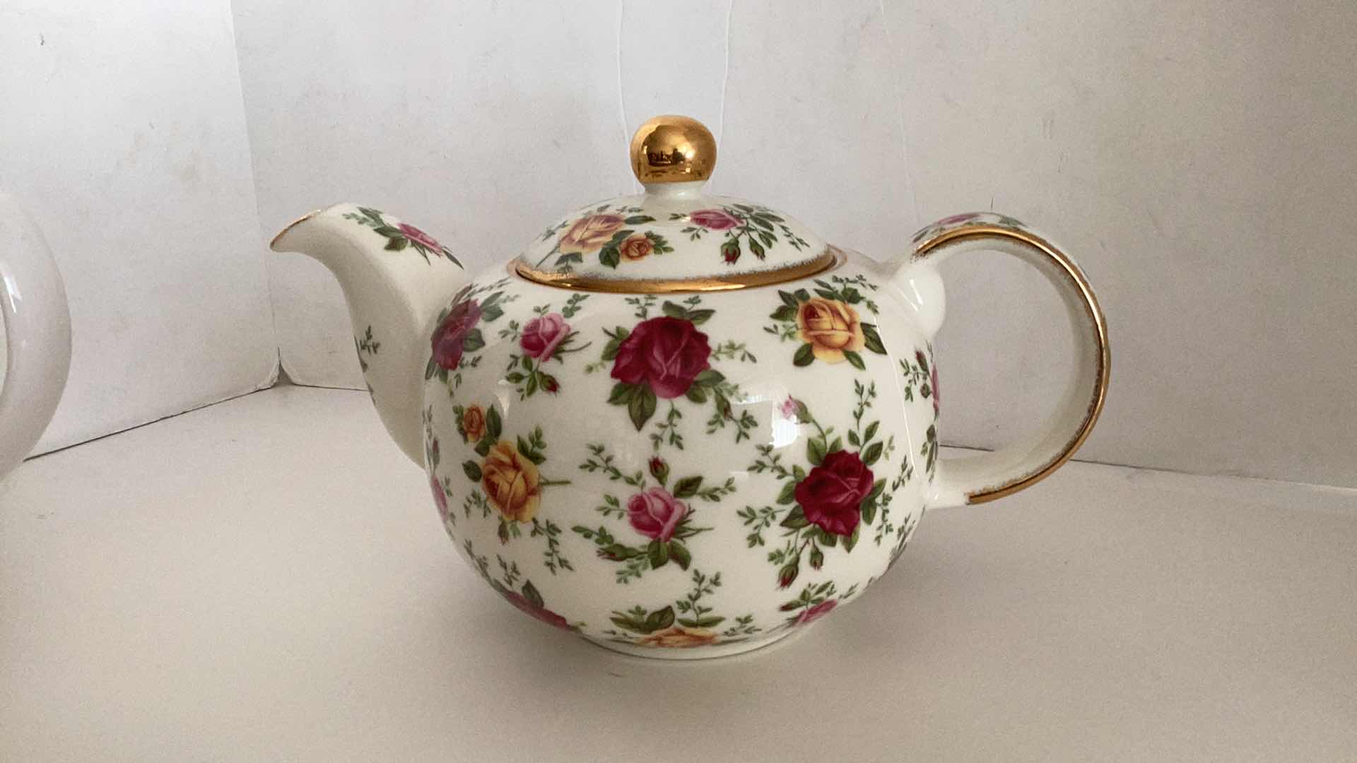 Photo 4 of 3 PC PORCELAIN - TEAPOT ARTHUR
WOOD SND DO. STATFFORDSHIRE ENGLAND NUMBERED, TEA POT OLD COUNTRY ROSES, KING ALBERT FINE CHINA, DISH STAFFORDSHIRE ENGLAND.