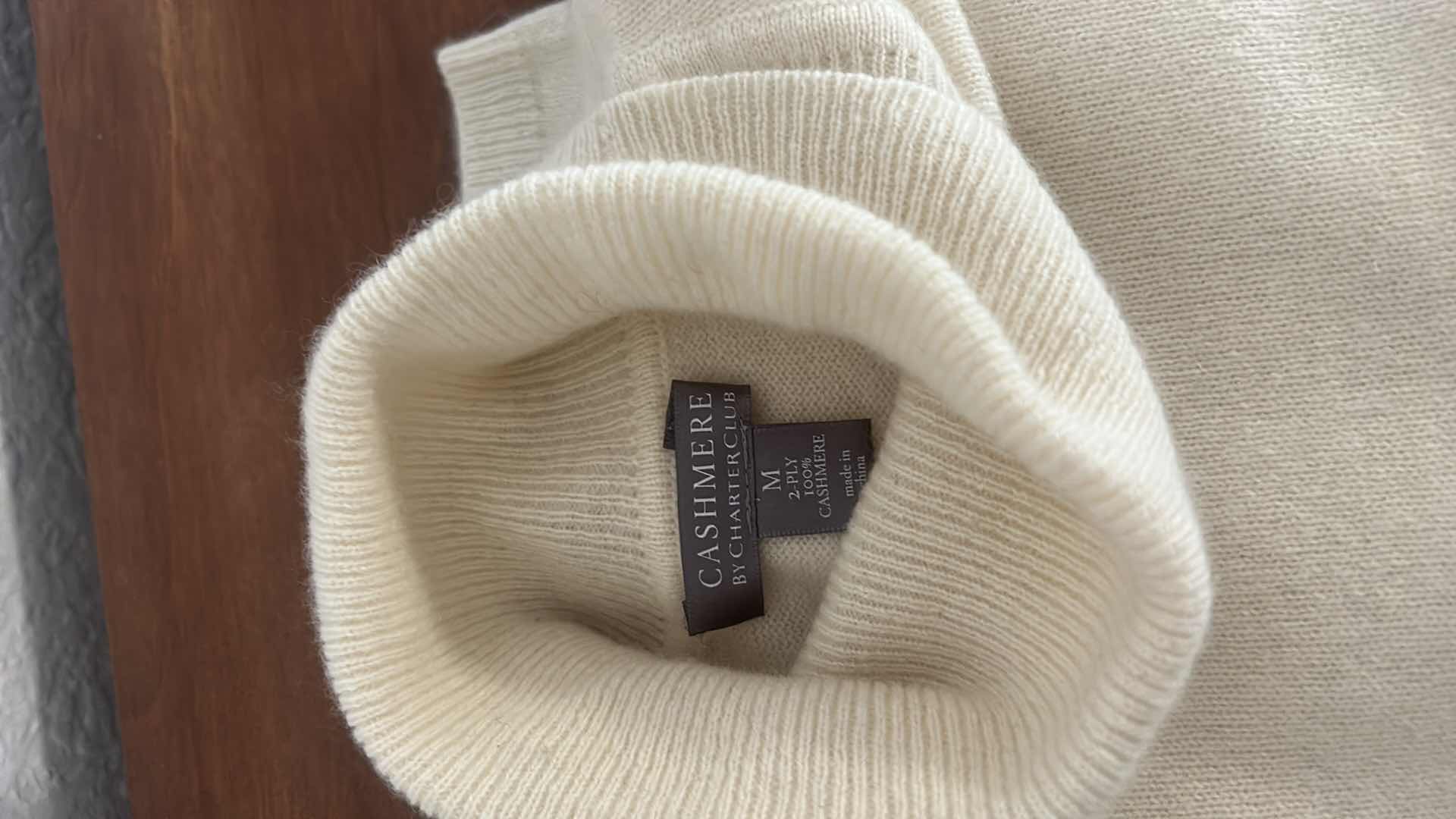 Photo 2 of 100% CASHMERE TURTLENECK SWEATER SIZE M