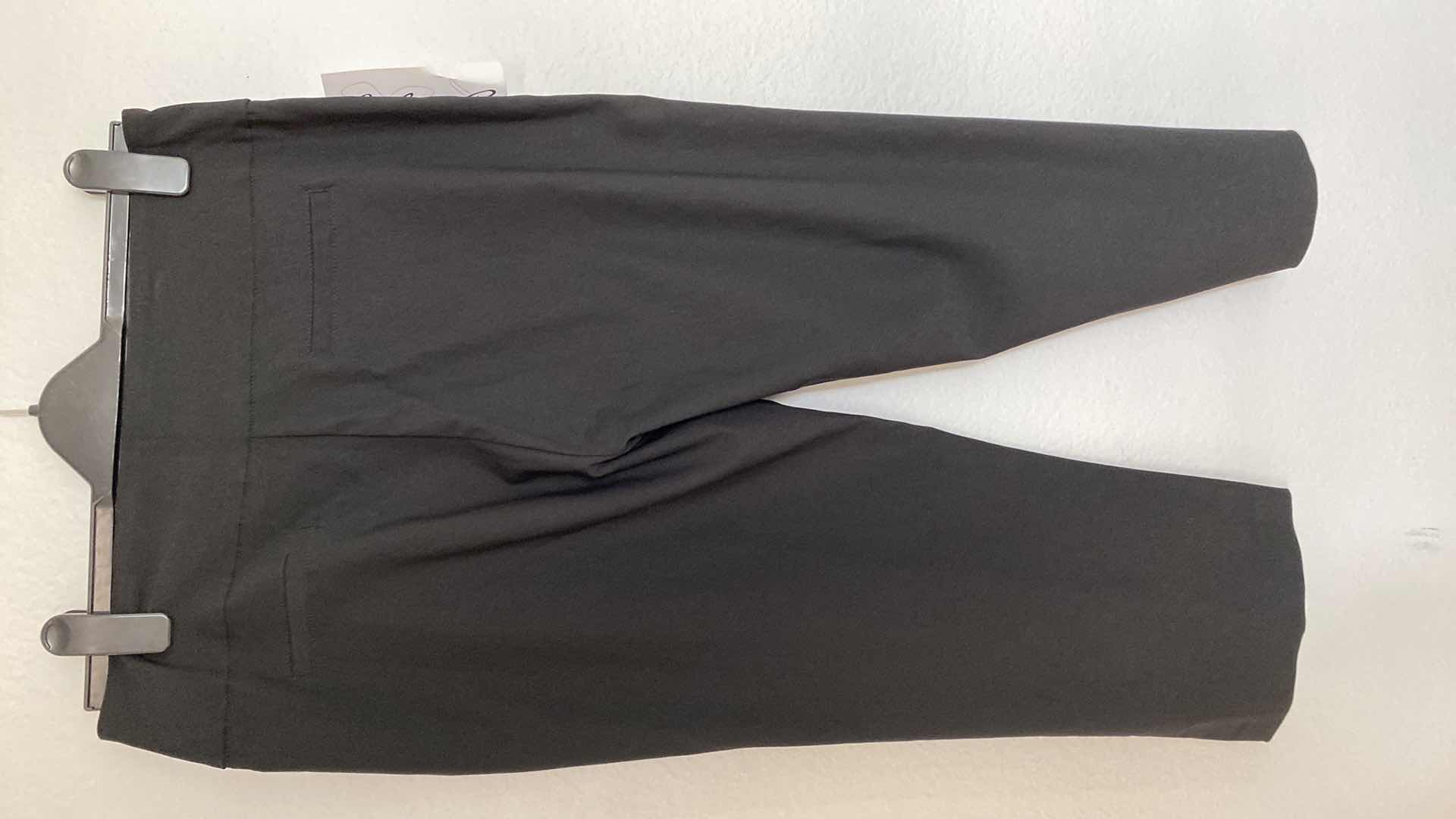 Photo 4 of NWT WOMEN’S SIZE 8 LULU B PULL ON CROP PANTS 