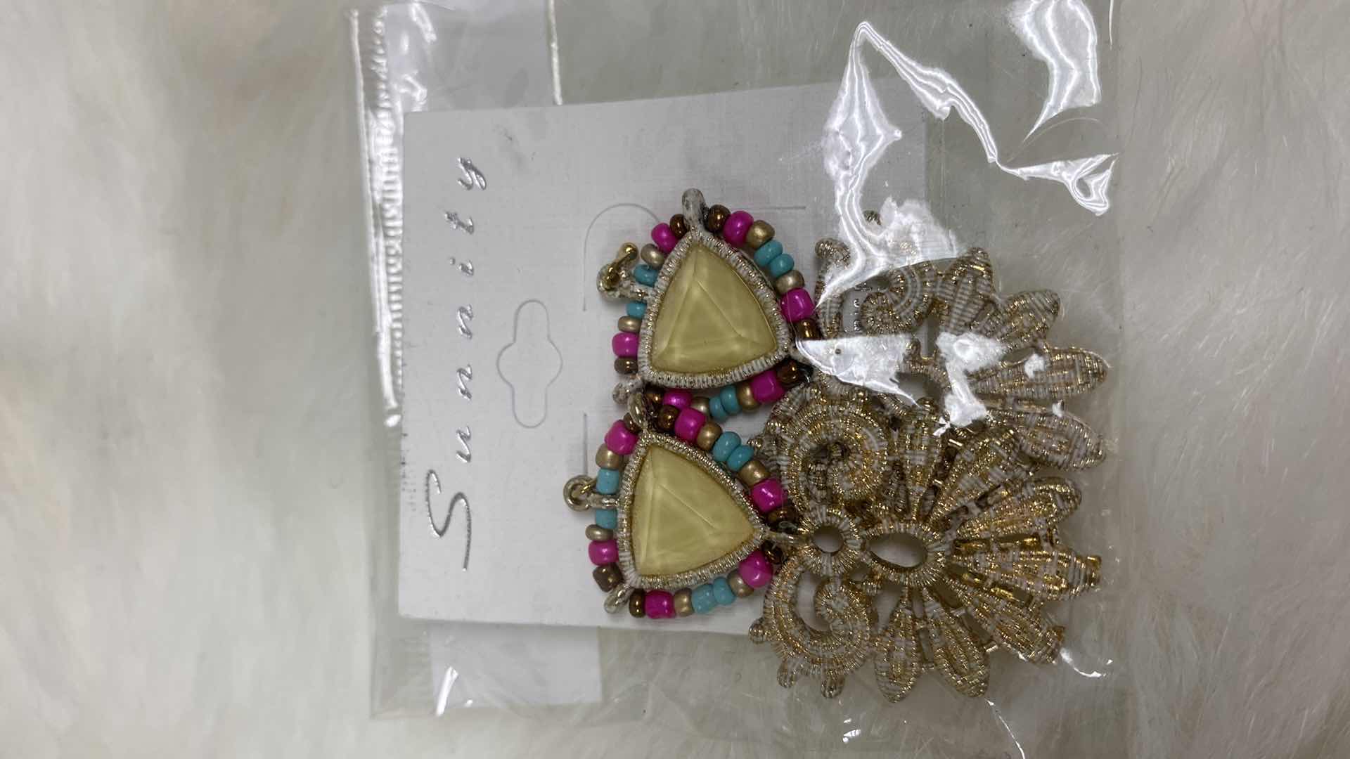 Photo 4 of NEW 2 BRACELET 1 EARRING COSTUME JEWELRY