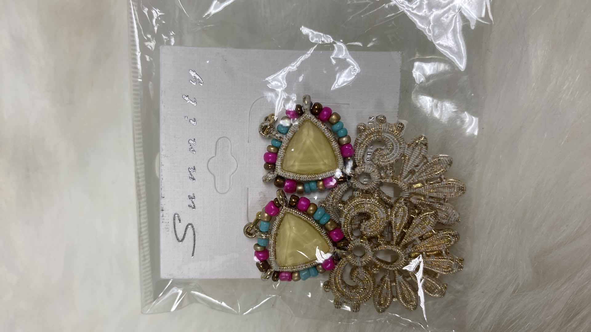 Photo 4 of NEW 2 BRACELET 1 EARRING COSTUME JEWELRY 