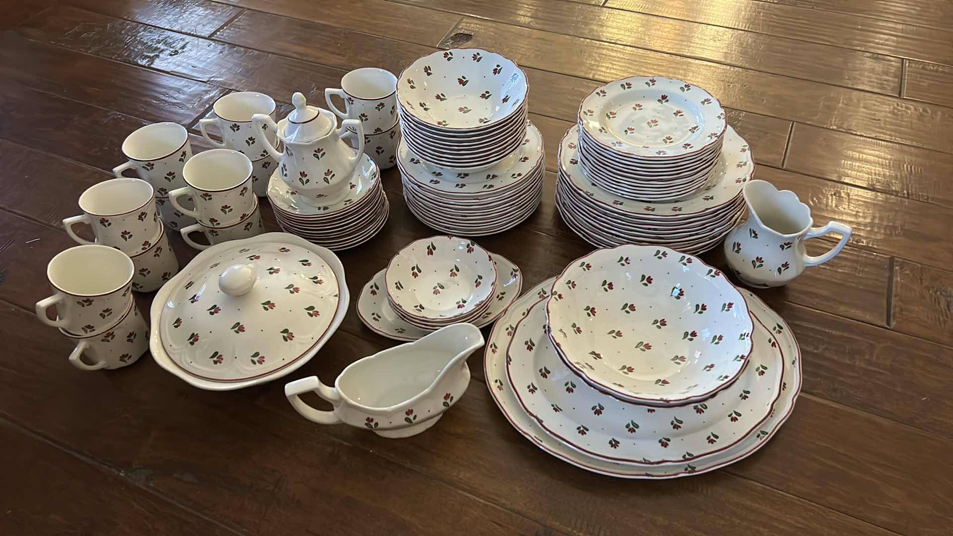 Photo 1 of 79 piece Johnson brothers dinnerware sets from England