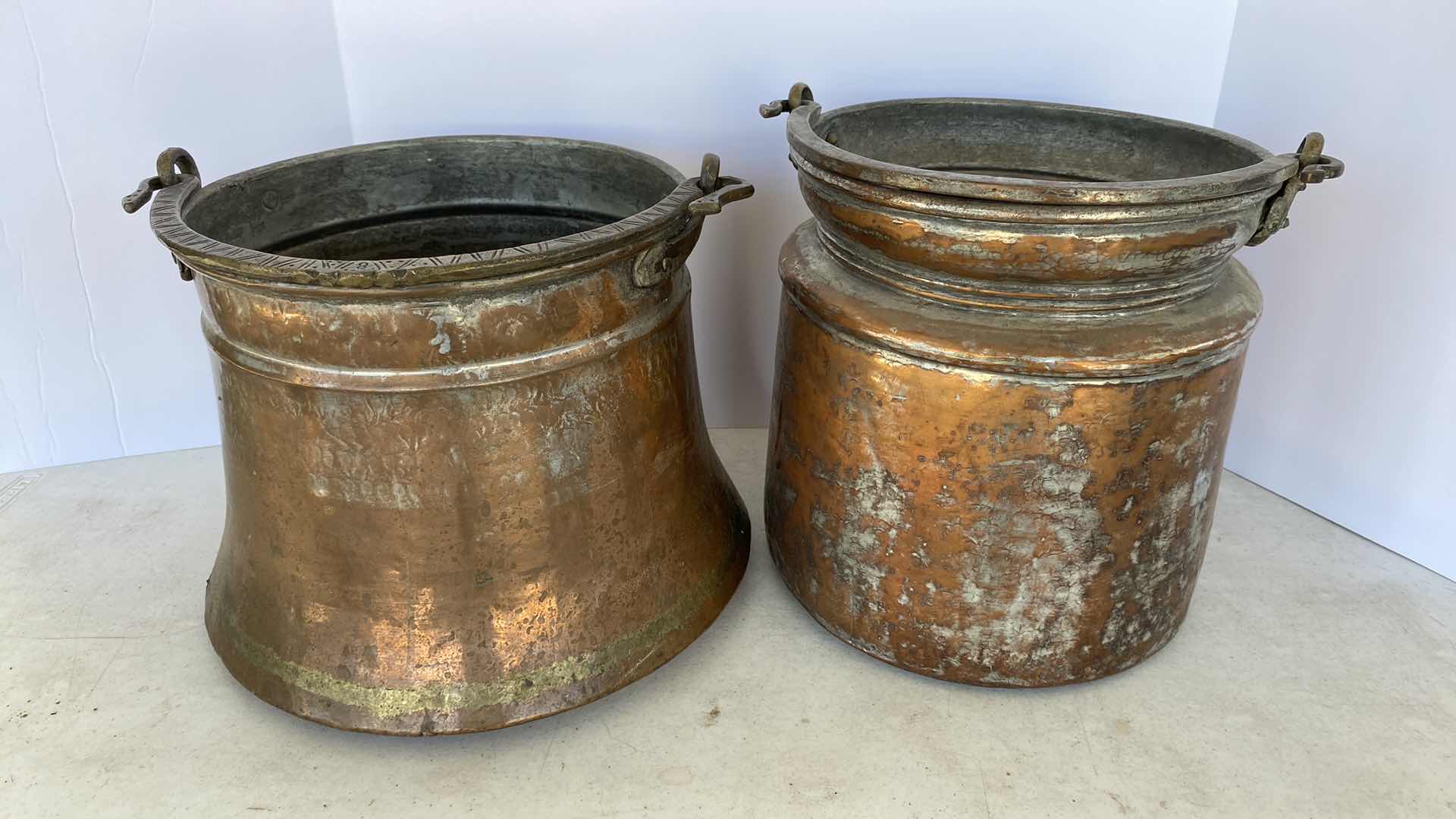 Photo 1 of PAIR OF COPPER HANGING POTS LARGEST 13“ x 10“