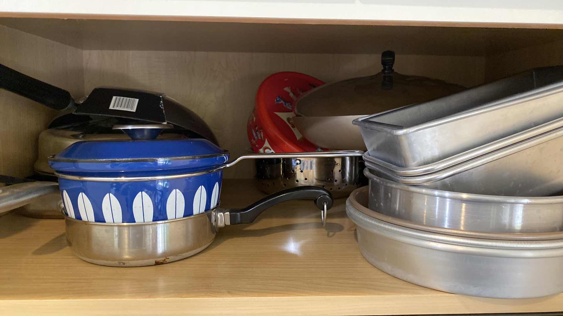 Photo 1 of CONTENTS OF SHELF KITCHEN CABINET PANS