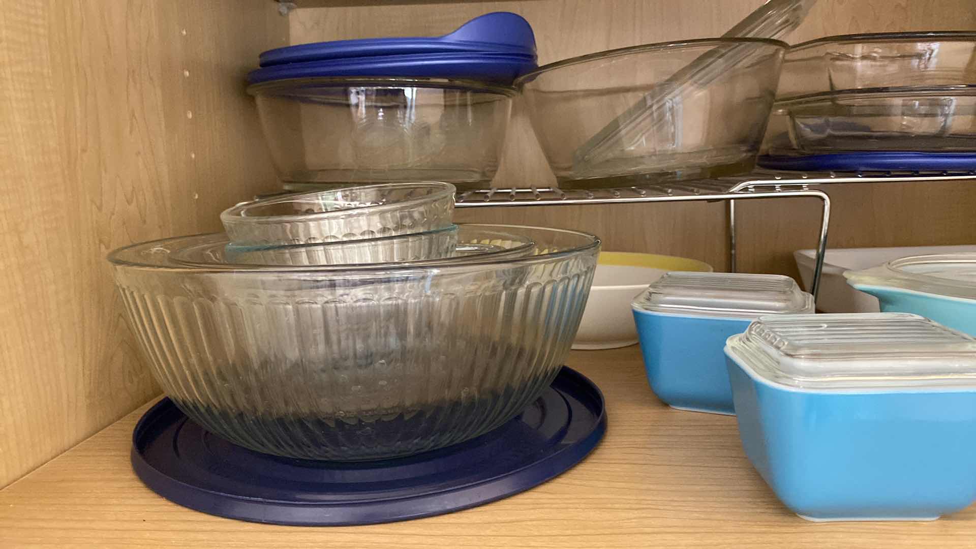 Photo 2 of CONTENTS OF SHELF KITCHEN CABINET SHELF OF PYREX