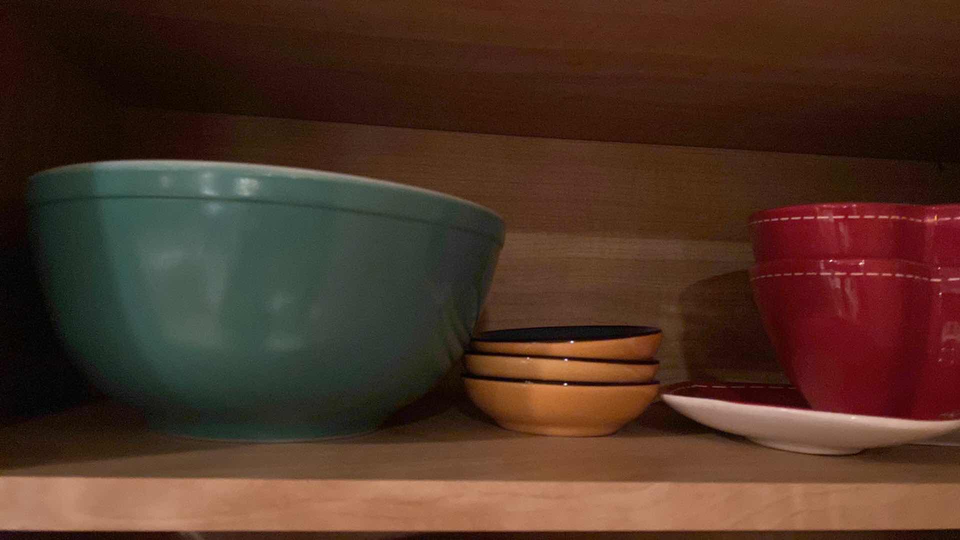 Photo 5 of CONTENTS KITCHEN CABINET CERAMIC BAKEWARE AND WICKER AND METAL SERVE WARE